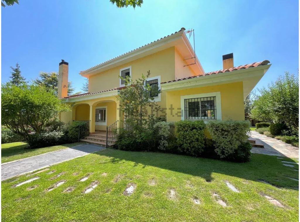 Chalet Independiente en venta en San Lorenzo de El Escorial - 1