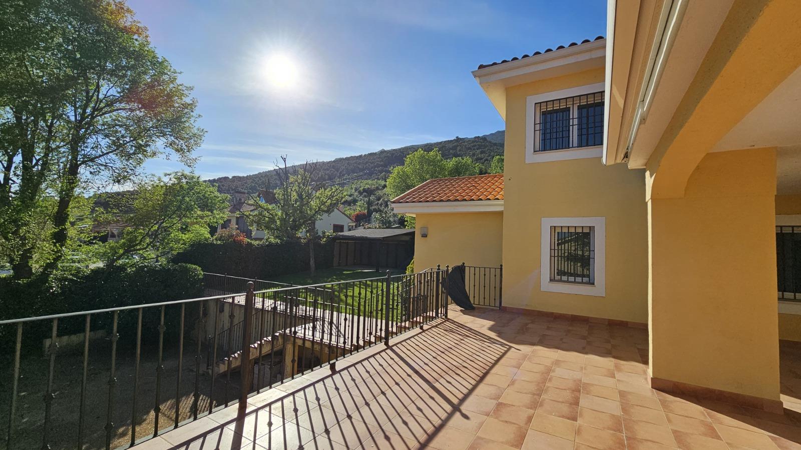 Chalet Independiente en venta en San Lorenzo de El Escorial - 5