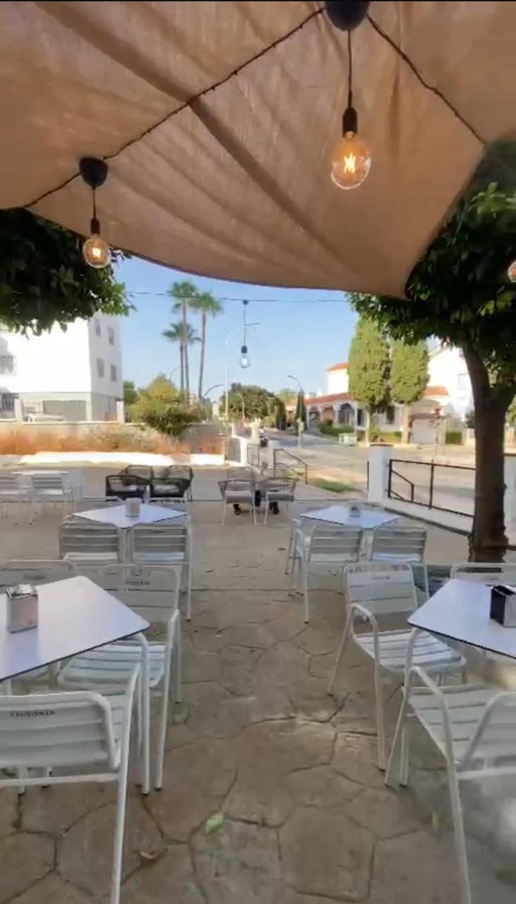 Traspaso de hamburguesería con salida de humos y gran terraza en Torremolinos - 2