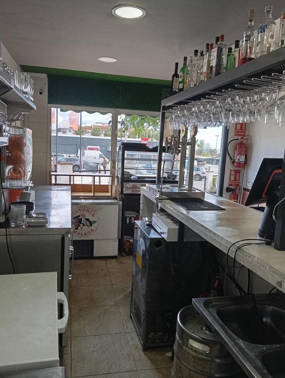 Traspaso de hamburguesería con salida de humos y gran terraza en Torremolinos - 6