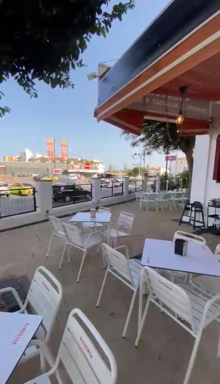 Traspaso de hamburguesería con salida de humos y gran terraza en Torremolinos - 18