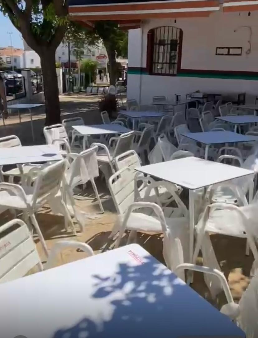 Traspaso de hamburguesería con salida de humos y gran terraza en Torremolinos - 13