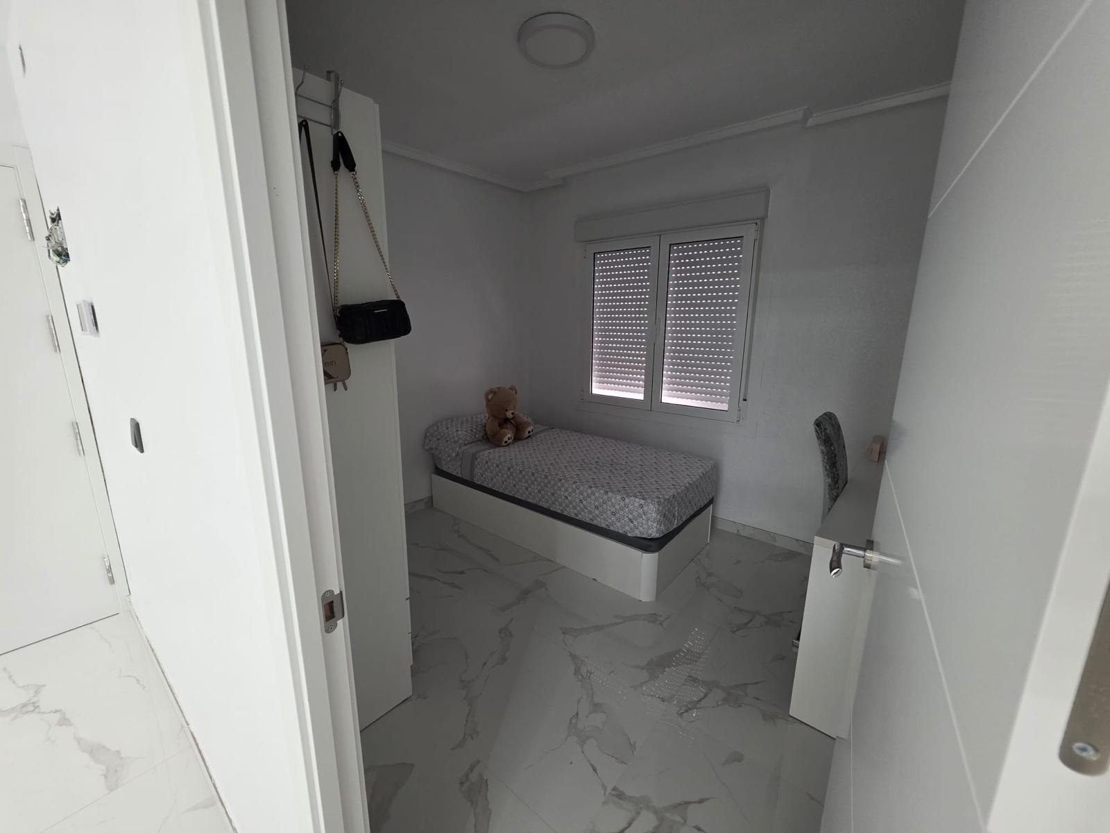 Piso en Venta en Calle Santos Abdon Y Senen - 24