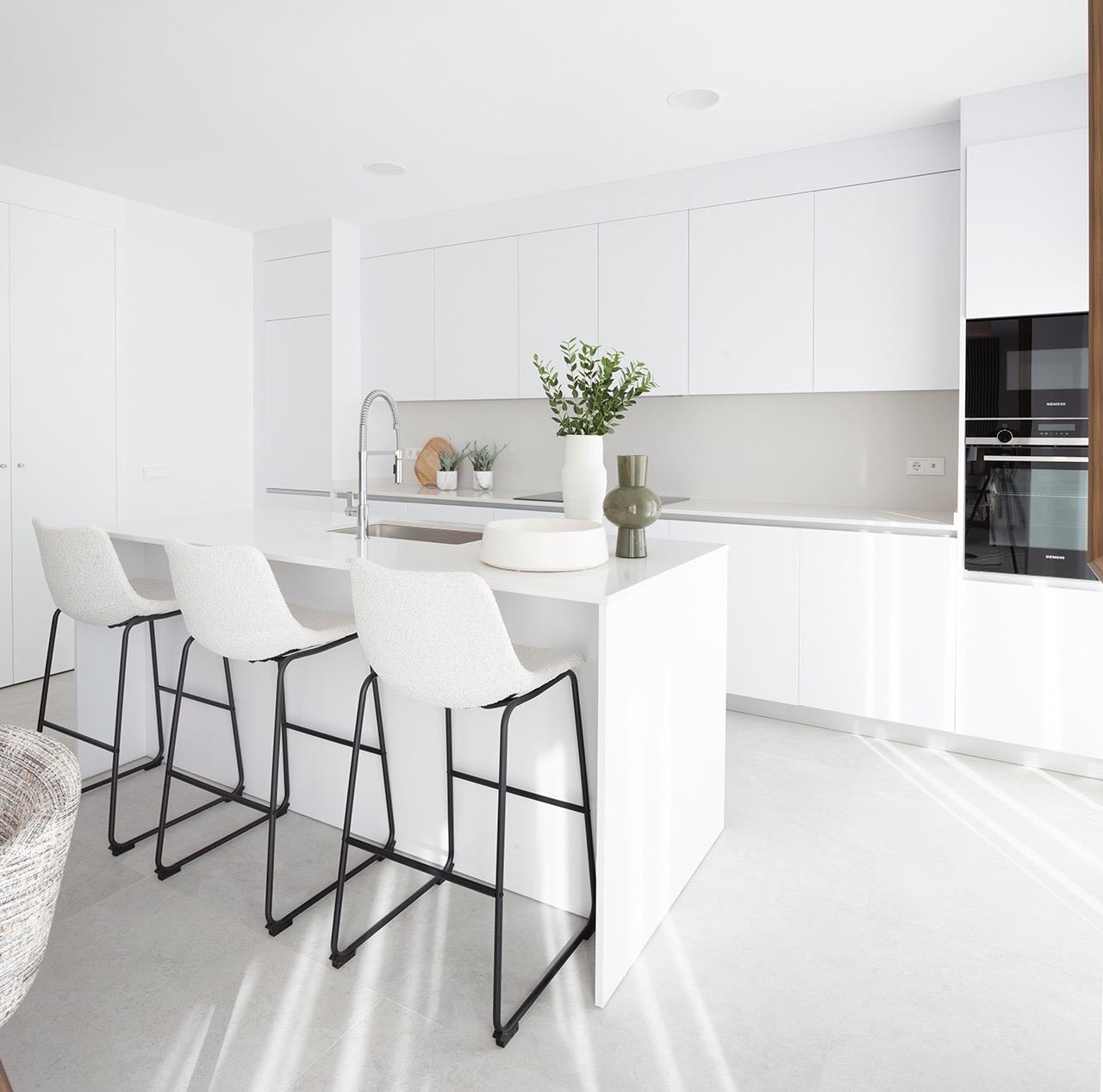 Santa Clara Homes Marbella: Luxury Coastal Living with Private Pool, Solarium & Panoramic Views - 13