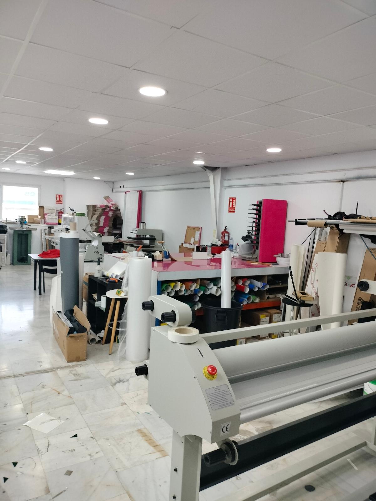 Traspaso de fábrica - C. Fidias, Málaga - 1