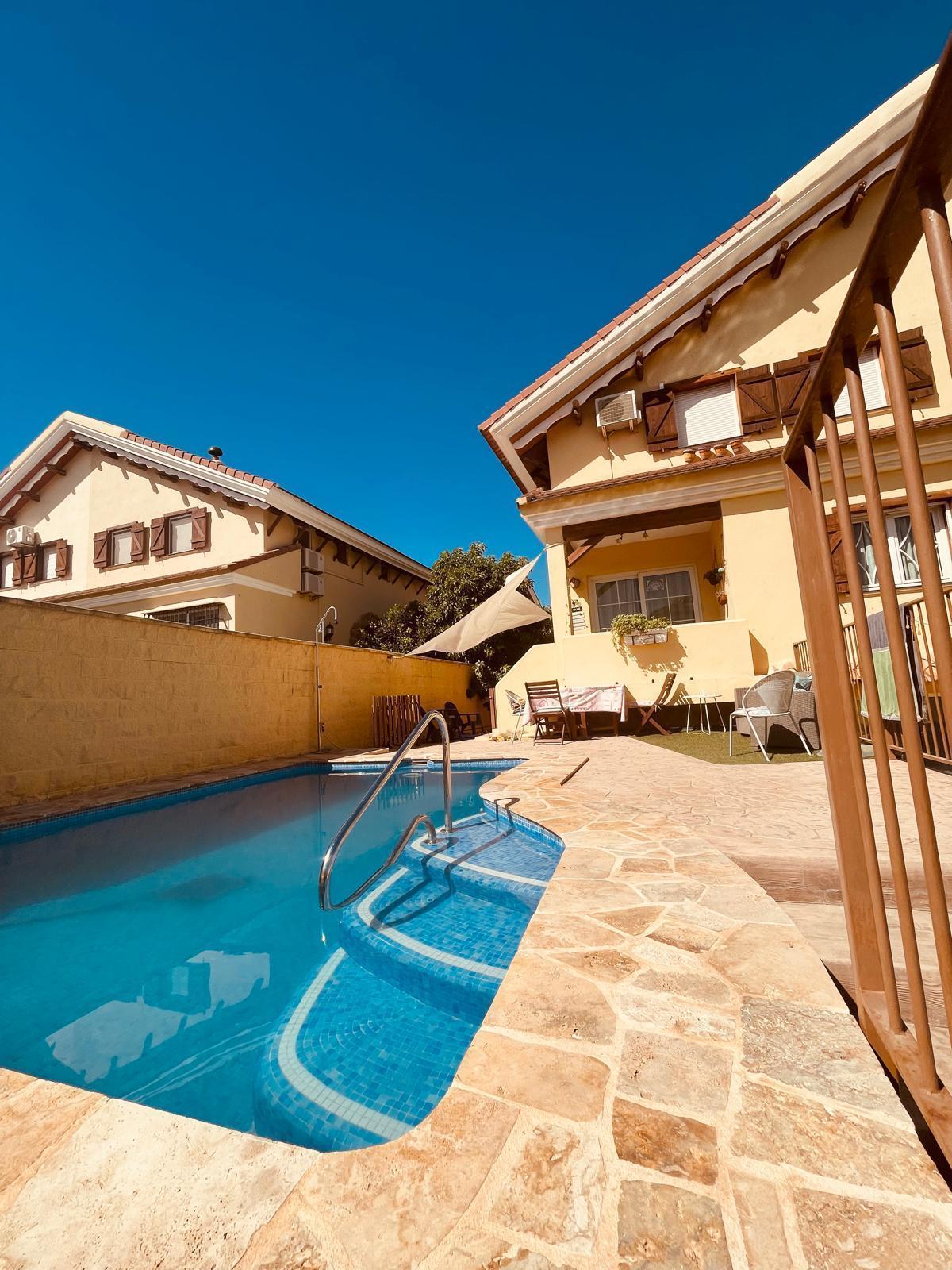 Chalet pareado en  Venta - Capellanía (Alhaurín de la Torre) - 1