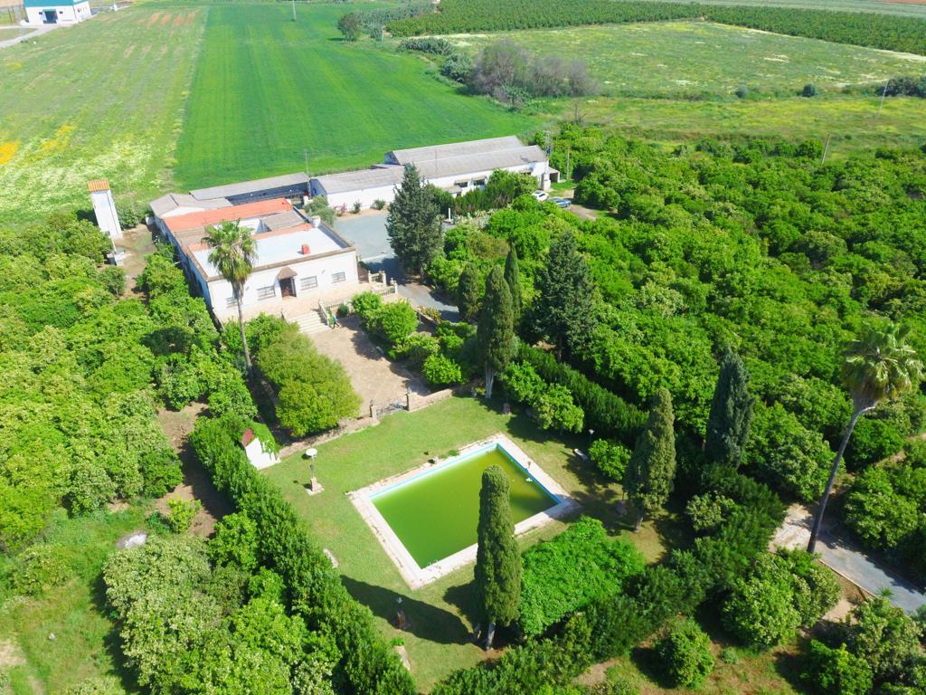 Casa Rústica en Venta en C. Pablo Picasso - 11