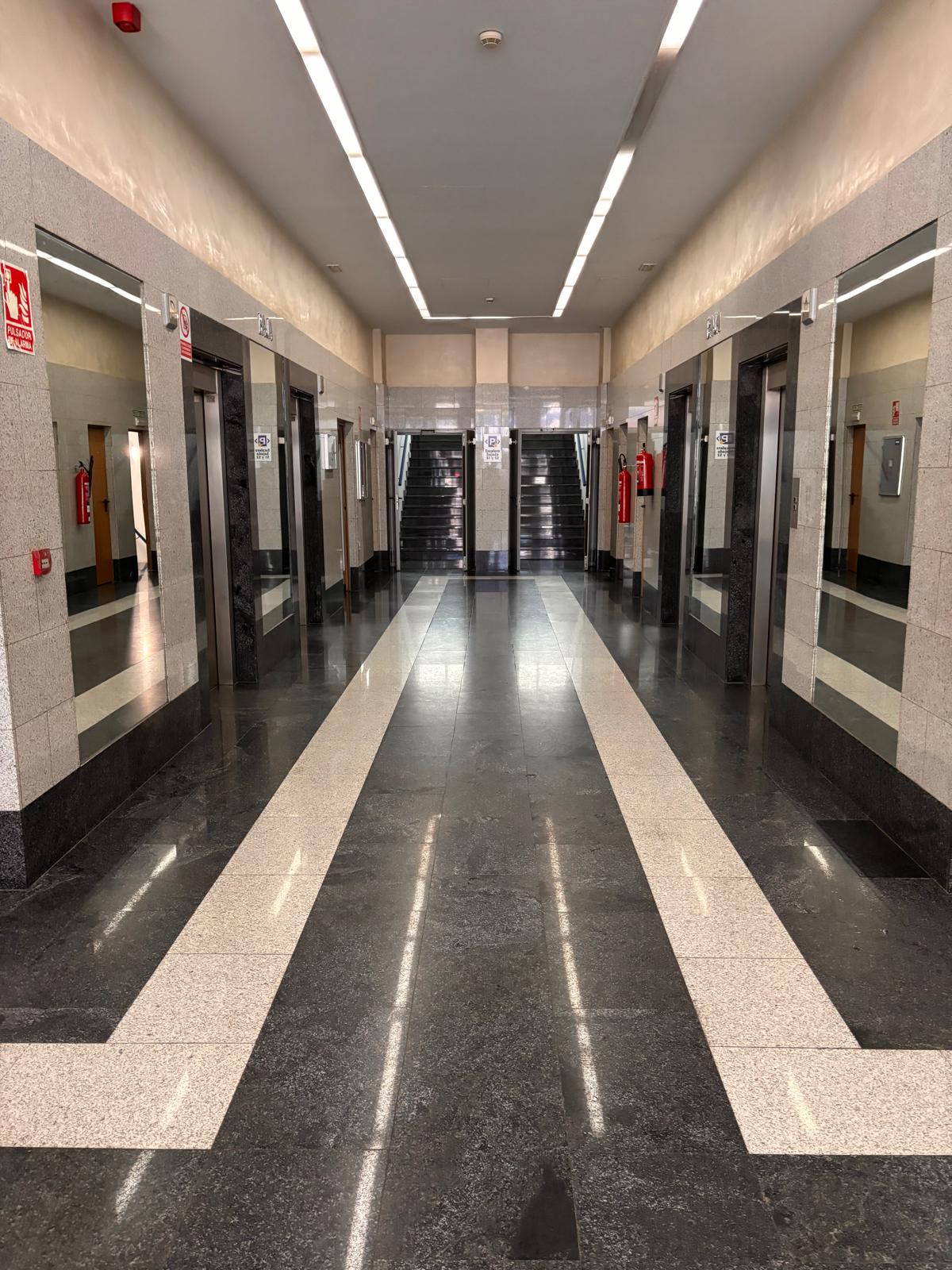 Garage en Venta en Torneo Parque Empresarial - 2