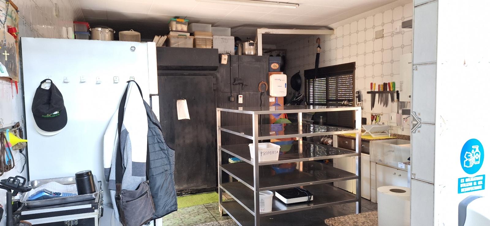 Local en Venta  - 25