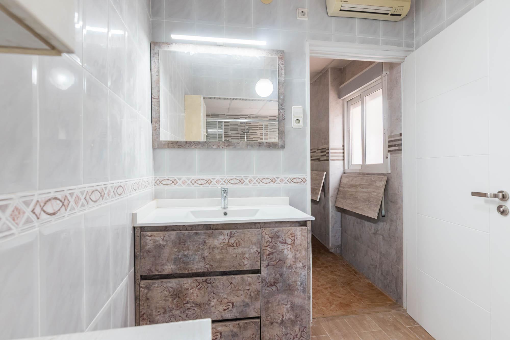 Casa Adosada en Venta en C. Mayor - 8