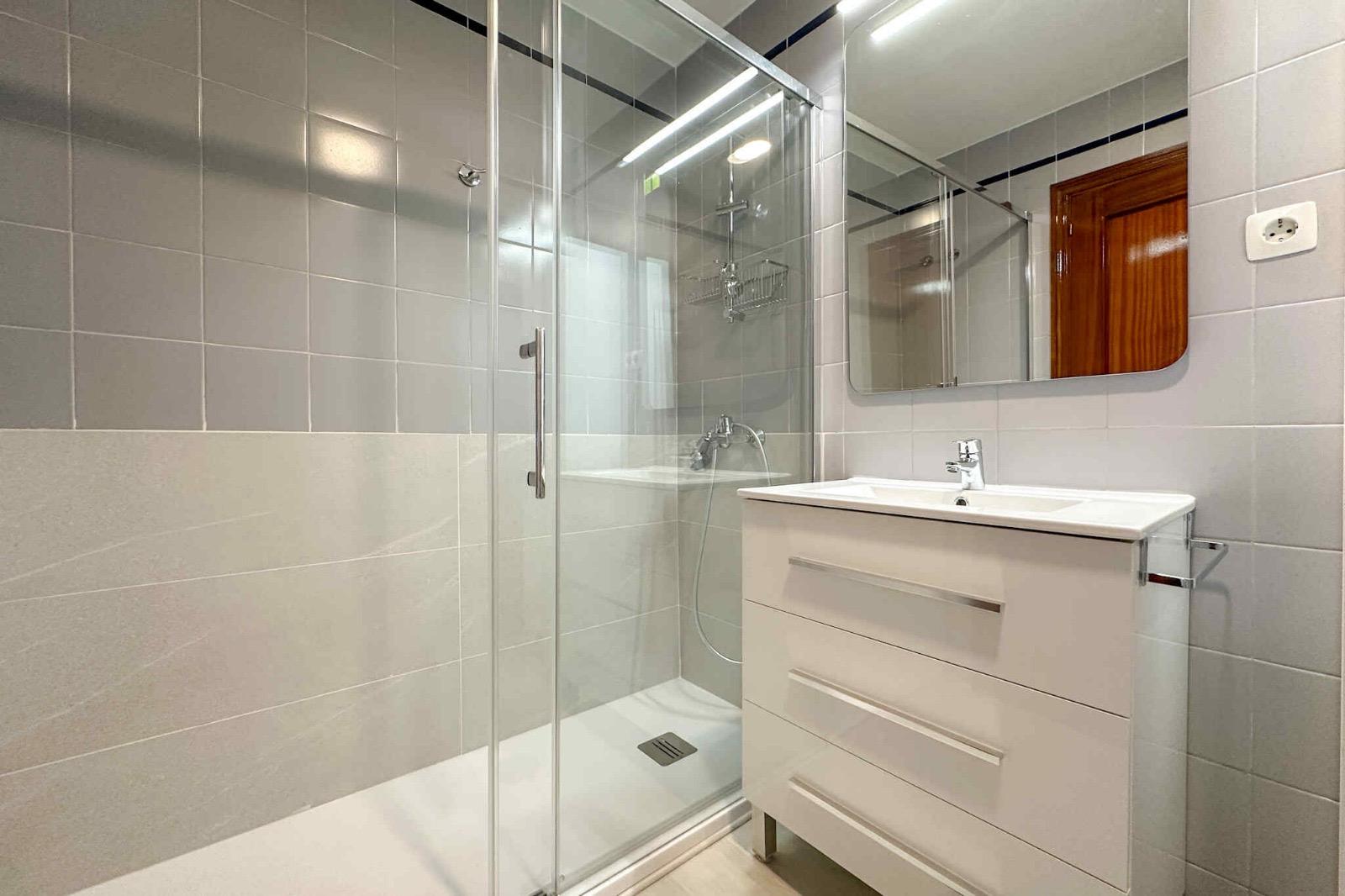 Piso en Alquiler en C. Naciones - 12