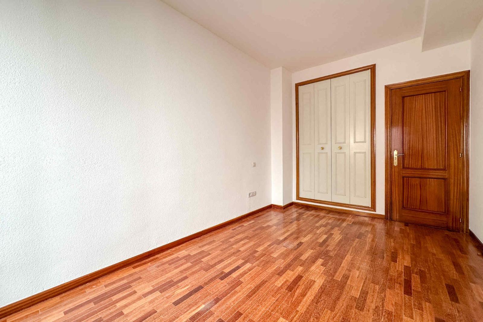 Piso en Alquiler en C. Naciones - 15