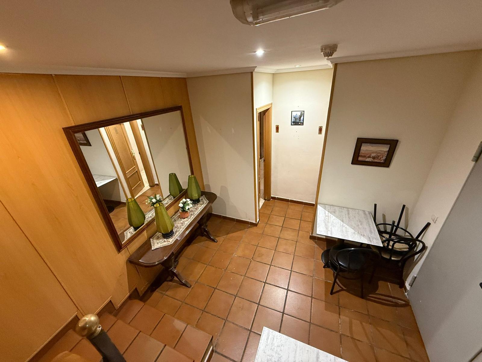   Hostal & Restaurante en venta - Pl. Mayor de Barajas - 5