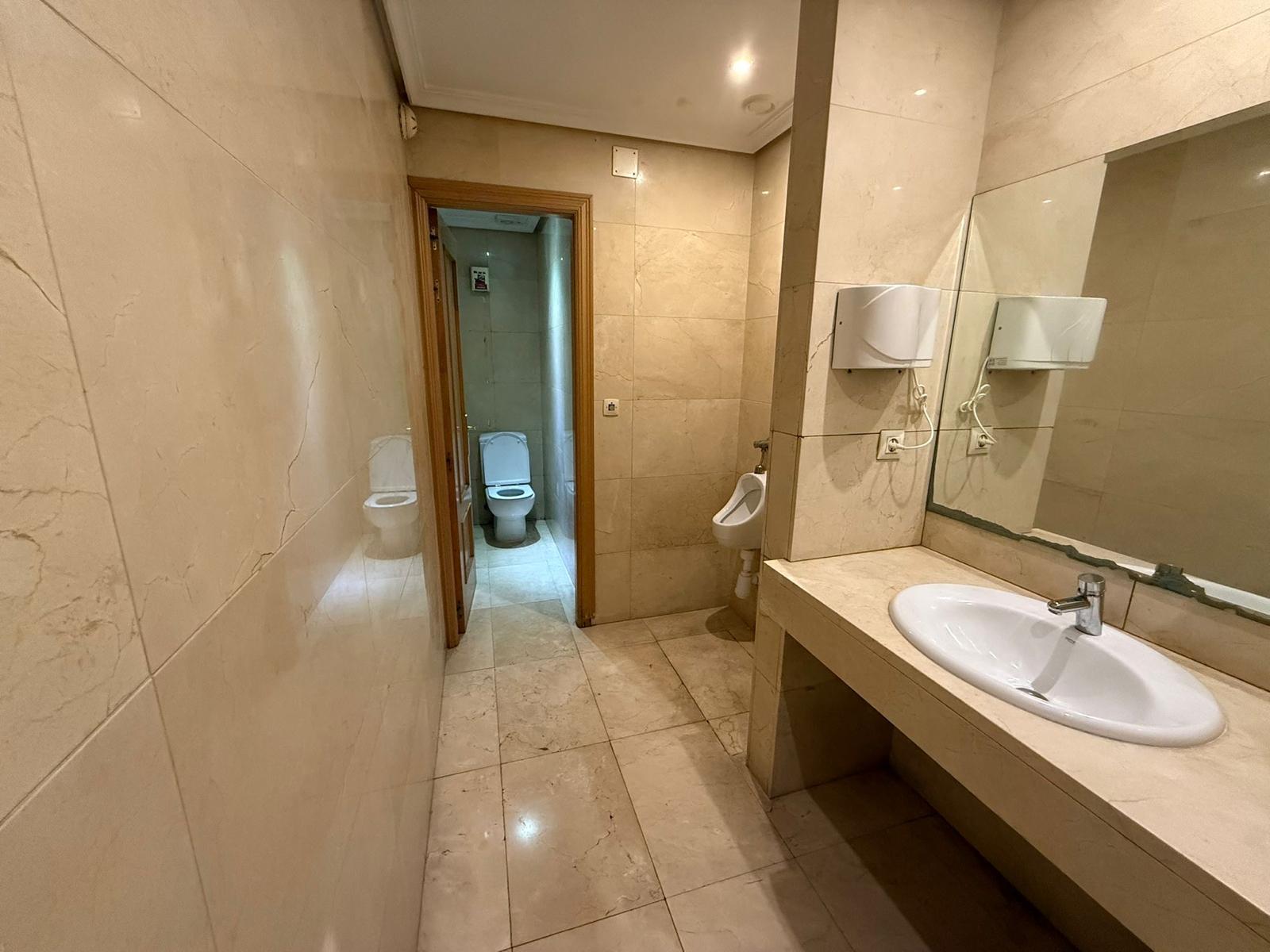   Hostal & Restaurante en venta - Pl. Mayor de Barajas - 6