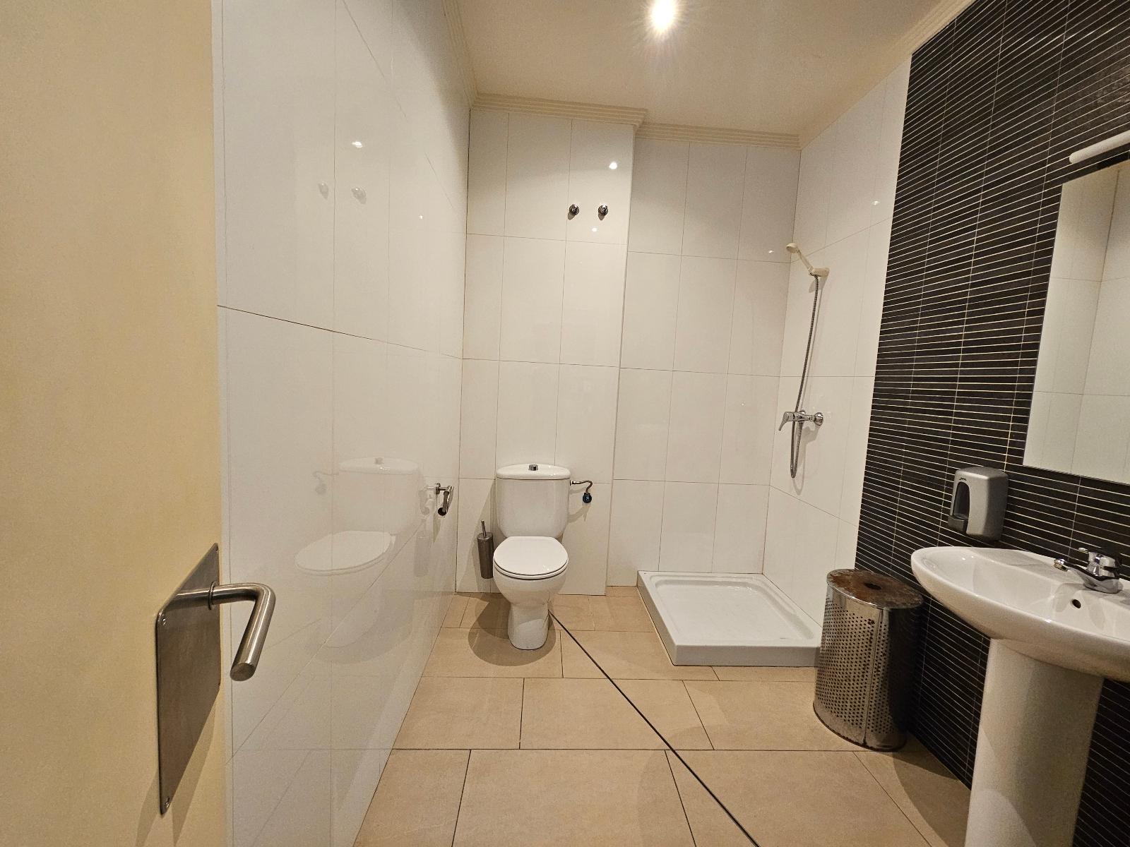 Amplio Local en Alquiler - El Bajondillo, Torremolinos - 17