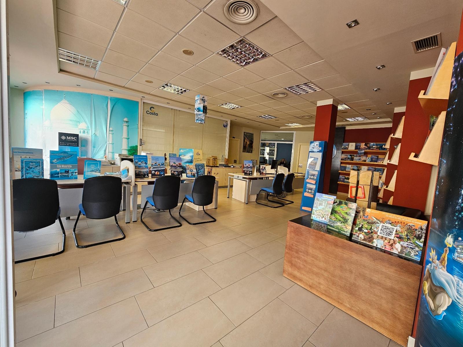 Amplio Local en Alquiler - El Bajondillo, Torremolinos - 4