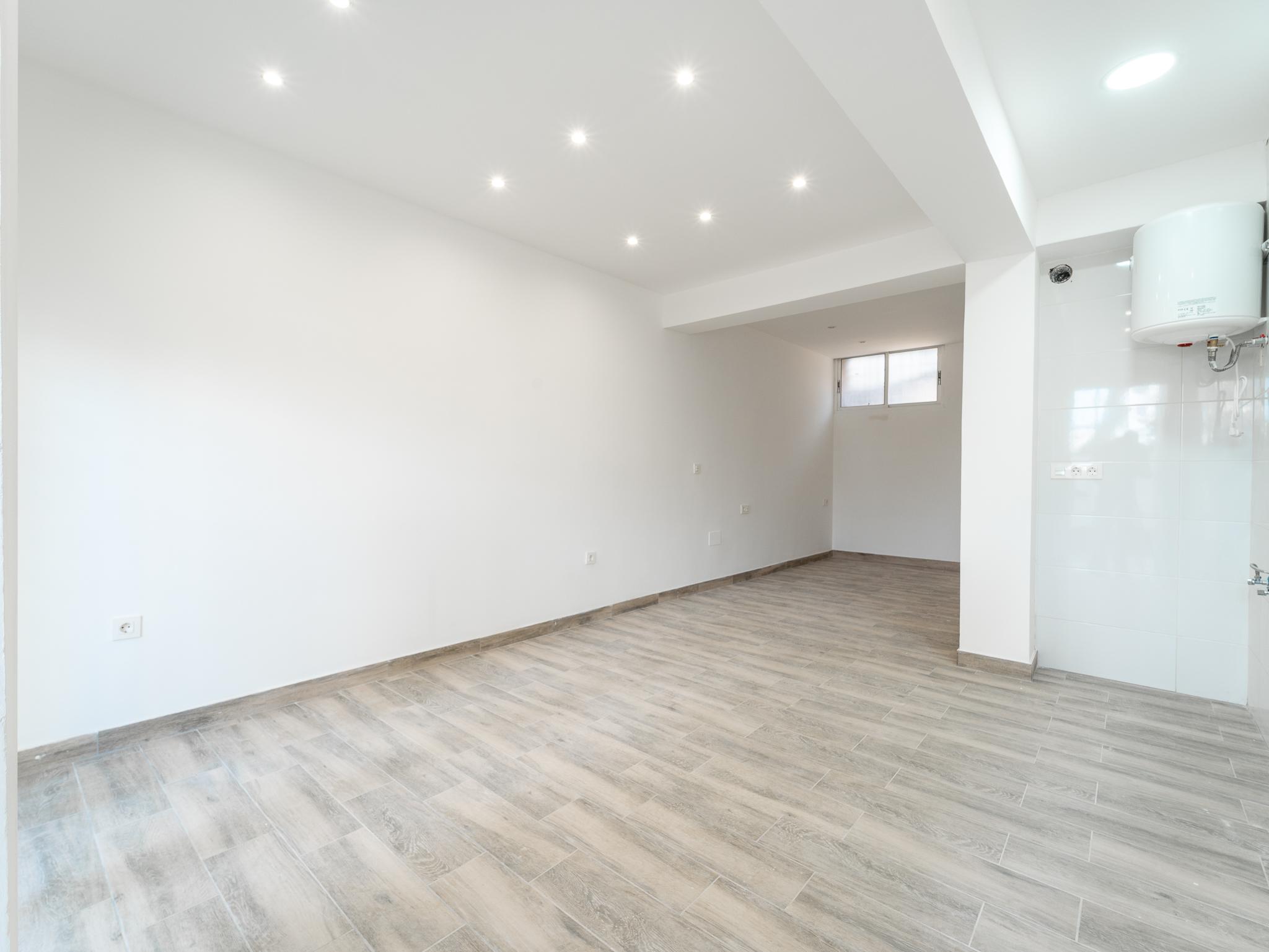 Piso en Venta en C. Serenata - 12