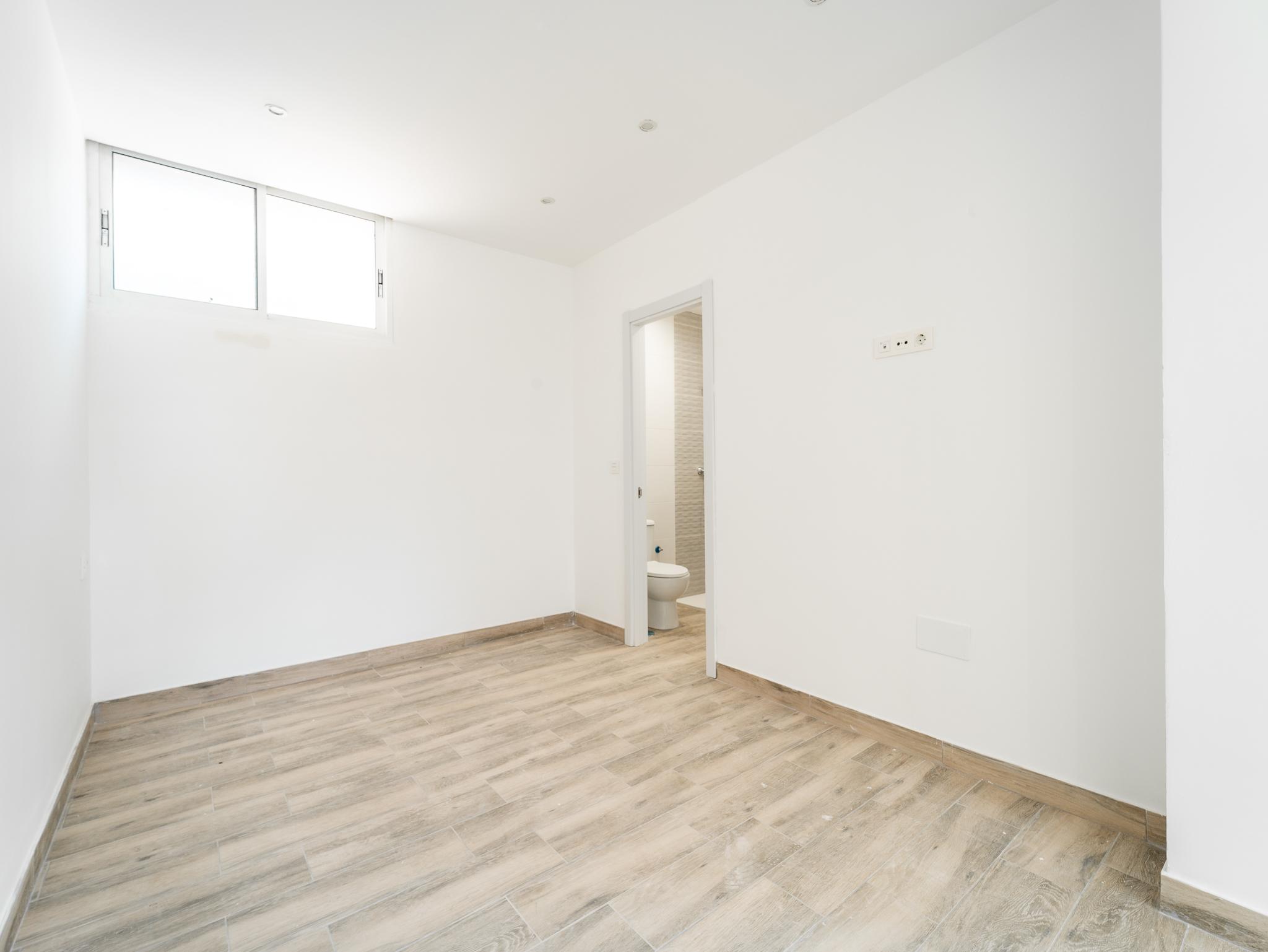 Piso en Venta en C. Serenata - 14