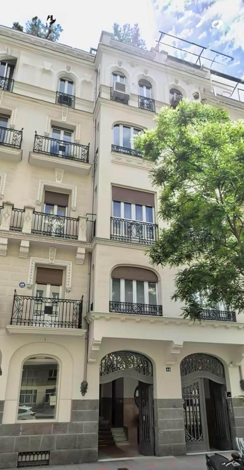 Espectacular ático en calle Almagro - 9