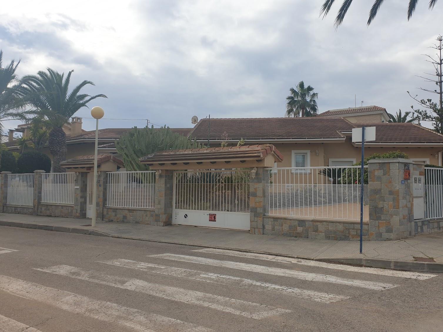 Villa en Venta - C. Huracán, Orihuela - 2
