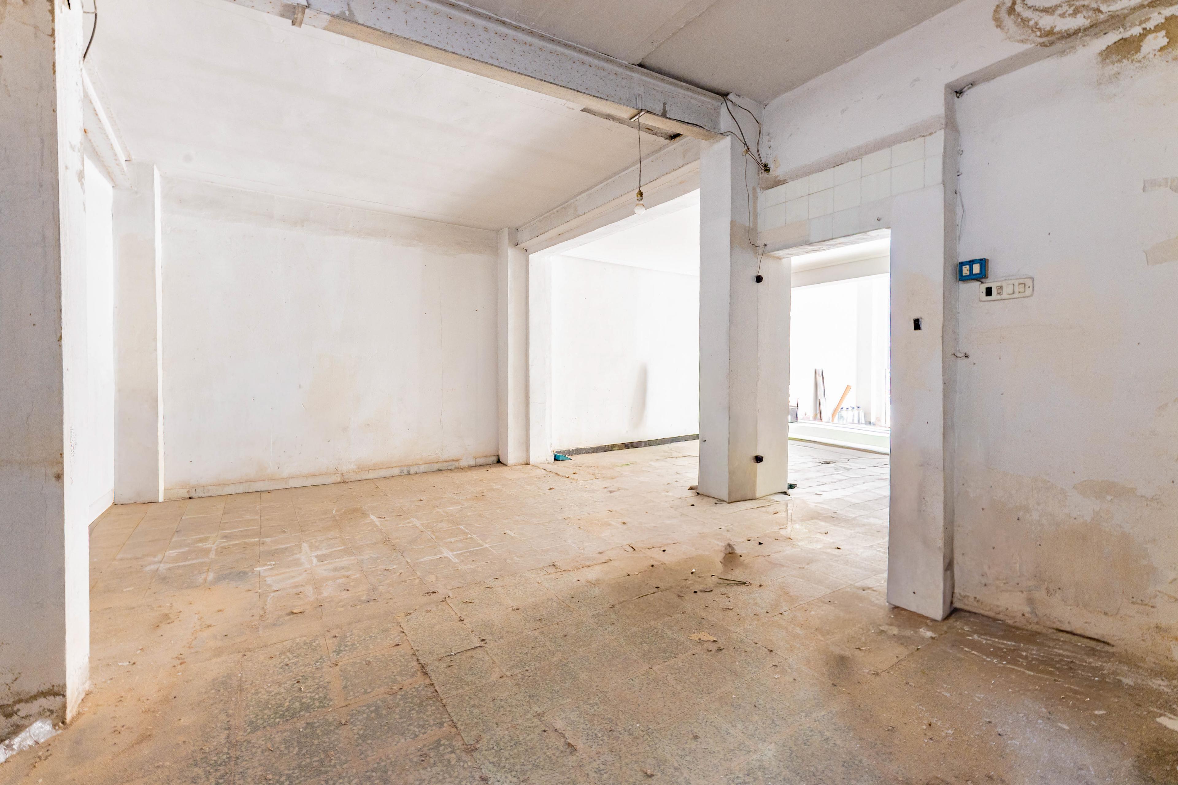 Oportunidad de Inversión: Bajo de 106 m² en la Arteria Comercial de Meliana - 13