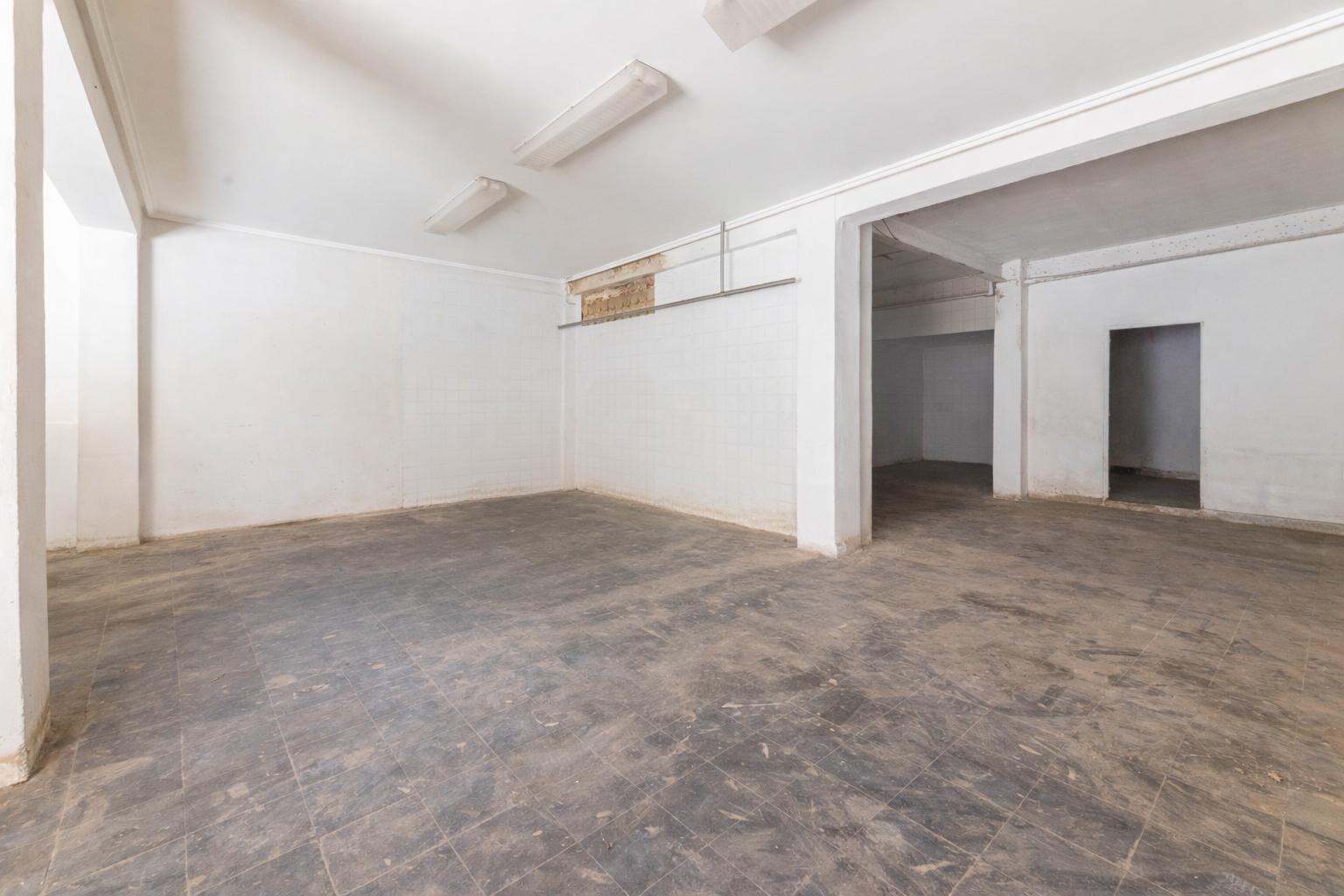 Oportunidad de Inversión: Bajo de 106 m² en la Arteria Comercial de Meliana - 2