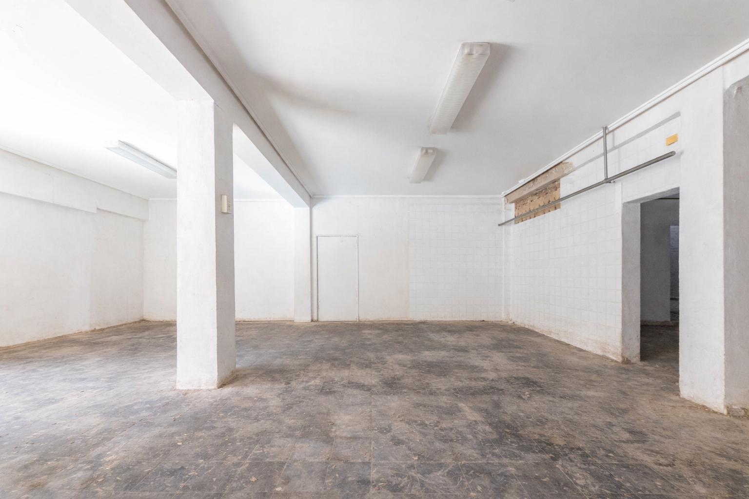 Oportunidad de Inversión: Bajo de 106 m² en la Arteria Comercial de Meliana - 3