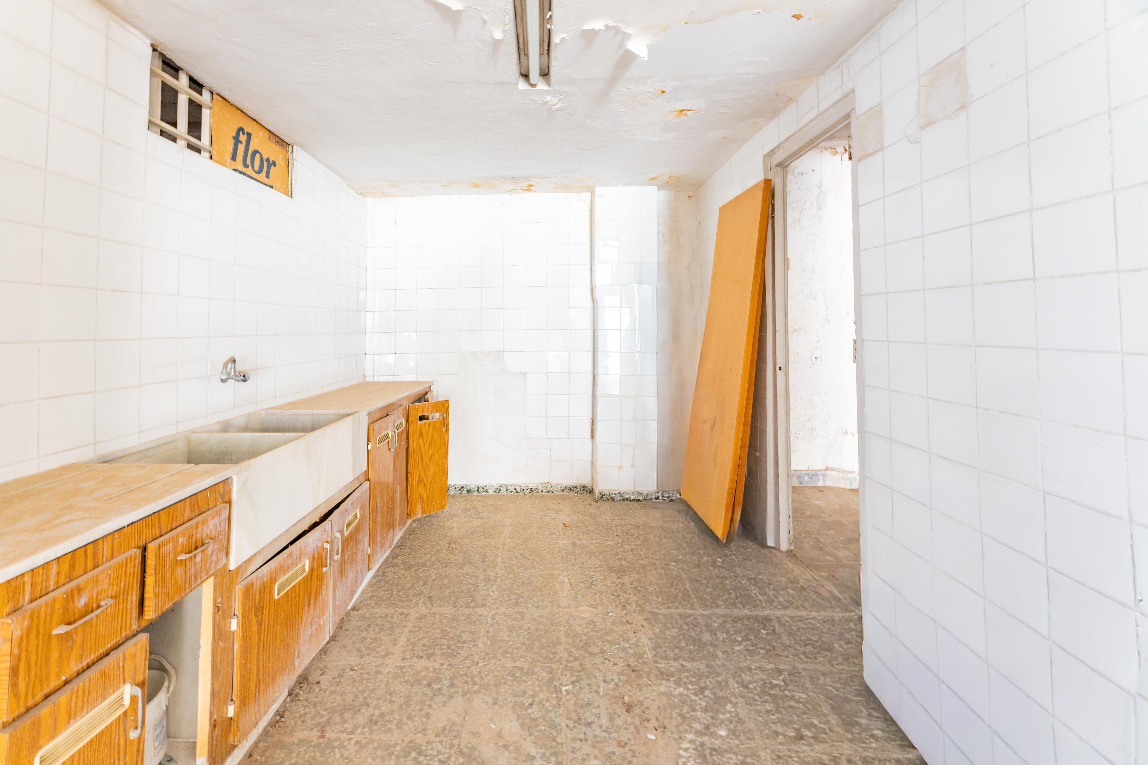 Oportunidad de Inversión: Bajo de 106 m² en la Arteria Comercial de Meliana - 6