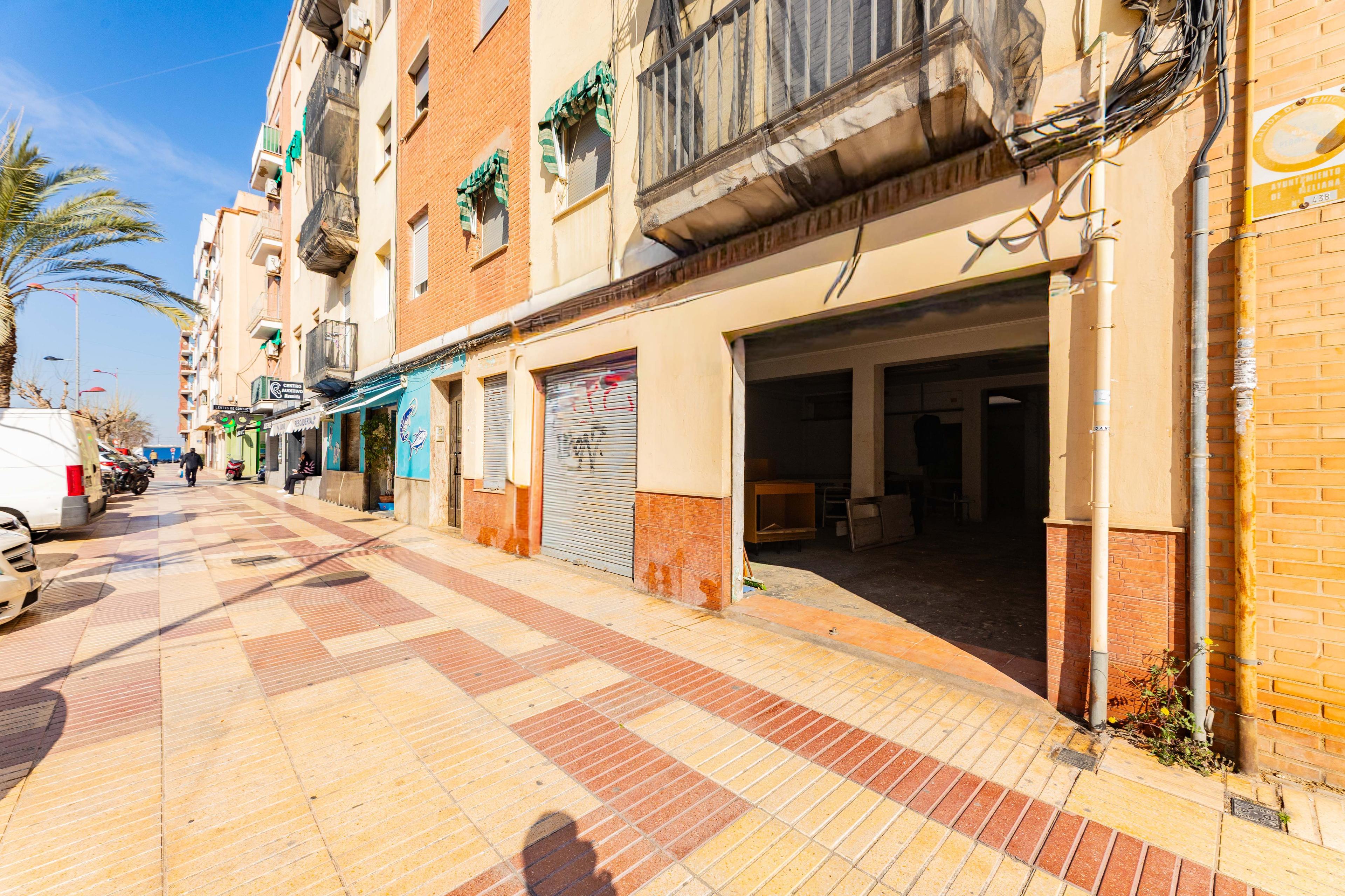 Oportunidad de Inversión: Bajo de 106 m² en la Arteria Comercial de Meliana - 26