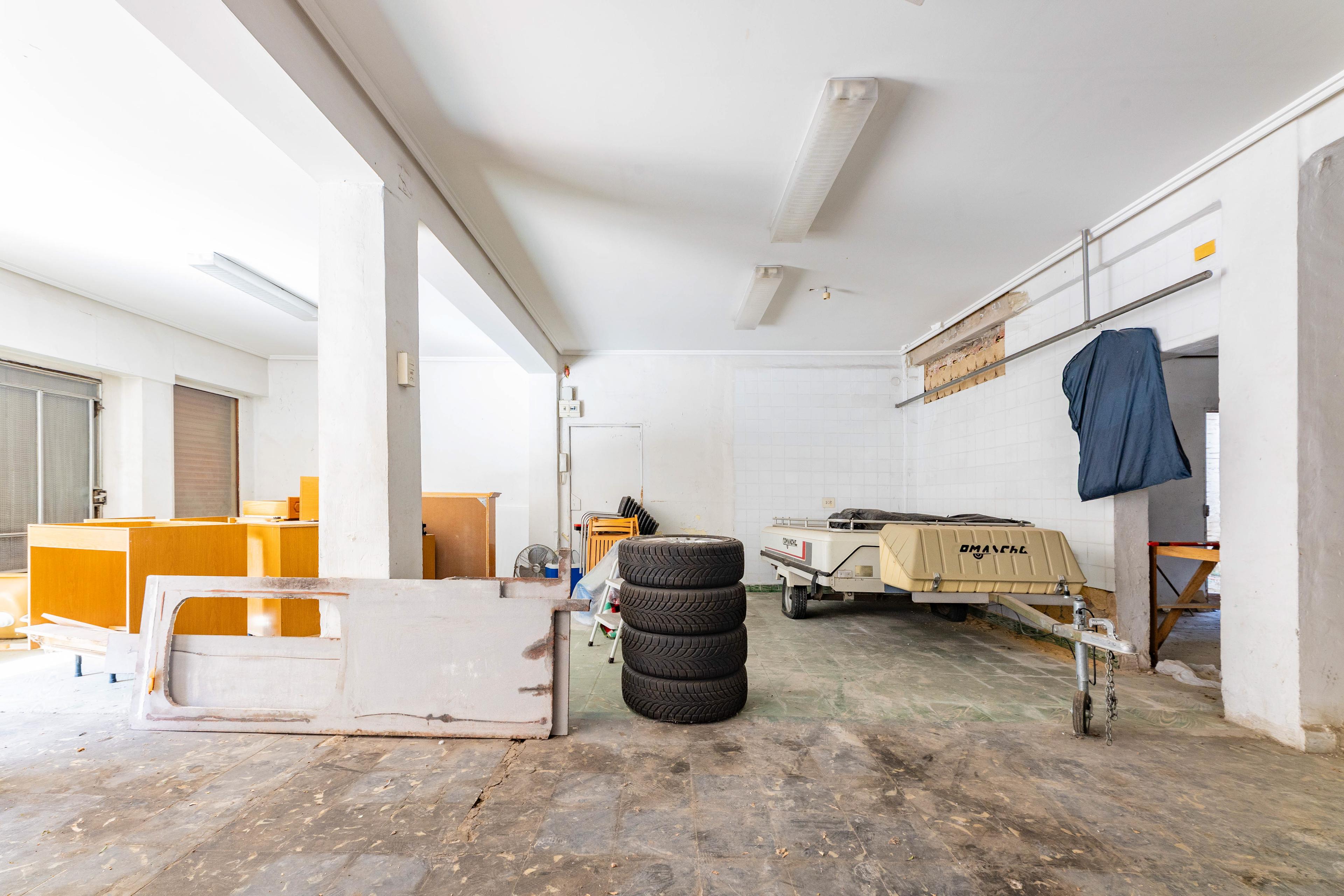 Oportunidad de Inversión: Bajo de 106 m² en la Arteria Comercial de Meliana - 12