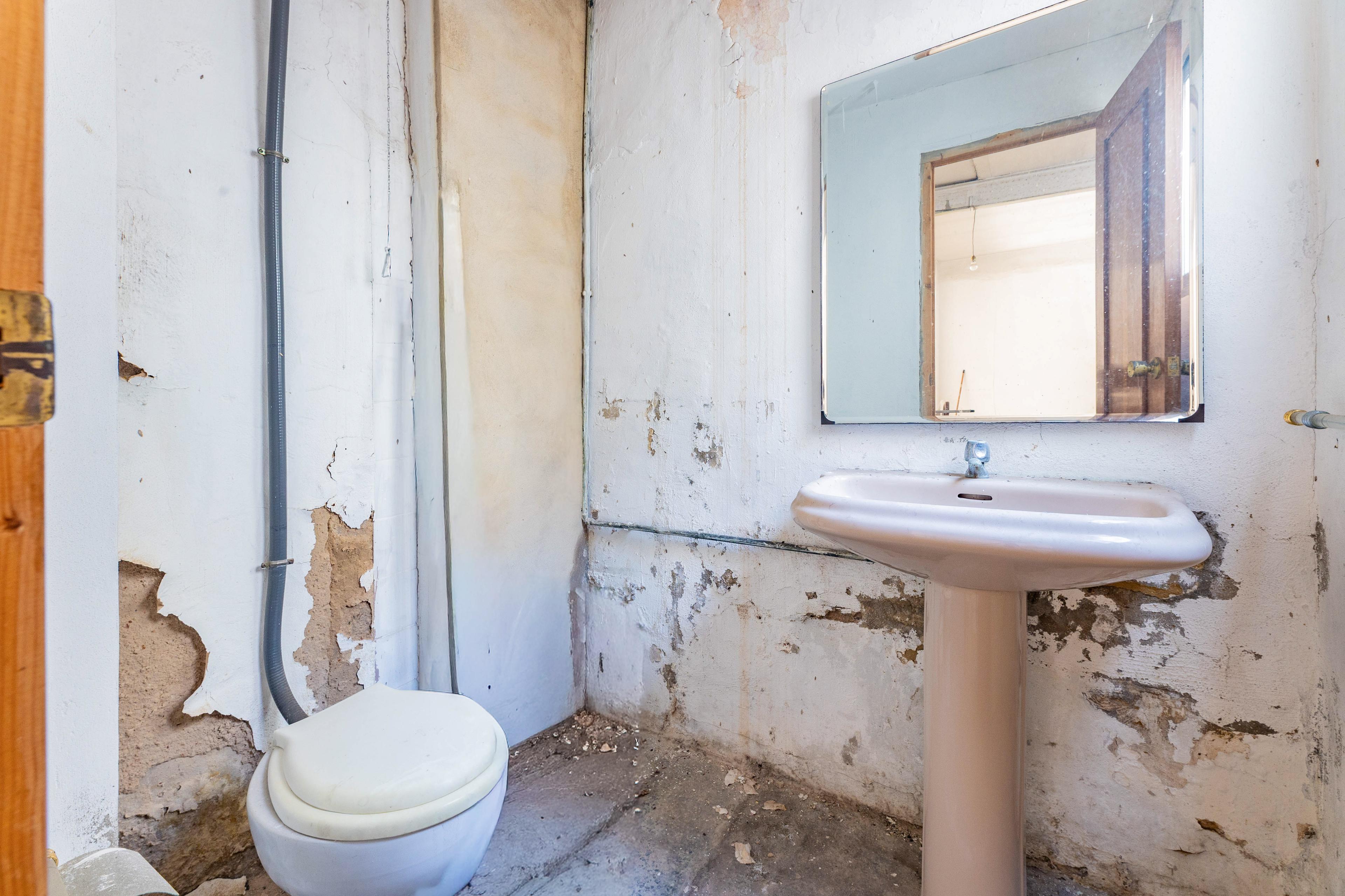 Oportunidad de Inversión: Bajo de 106 m² en la Arteria Comercial de Meliana - 16