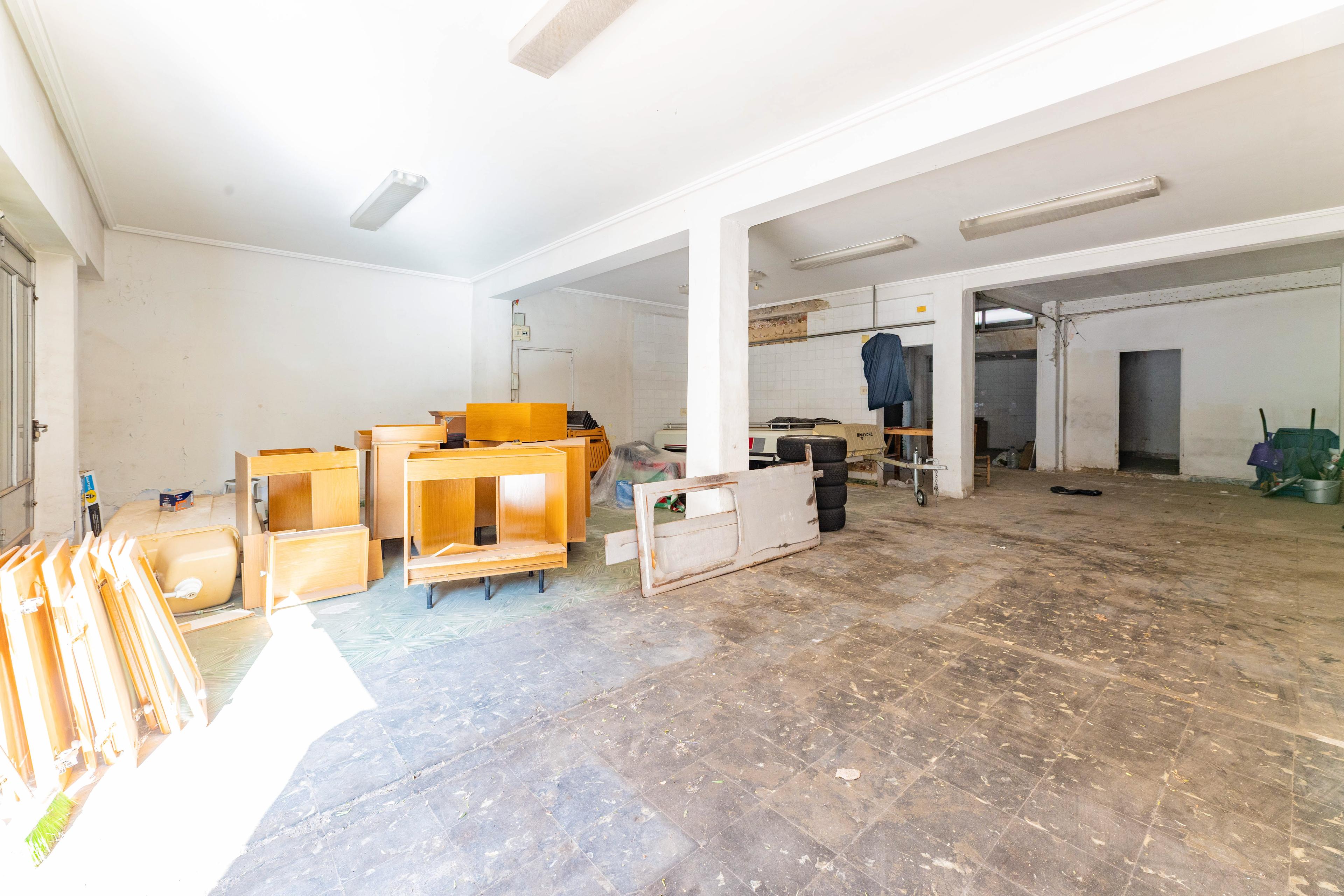 Oportunidad de Inversión: Bajo de 106 m² en la Arteria Comercial de Meliana - 4