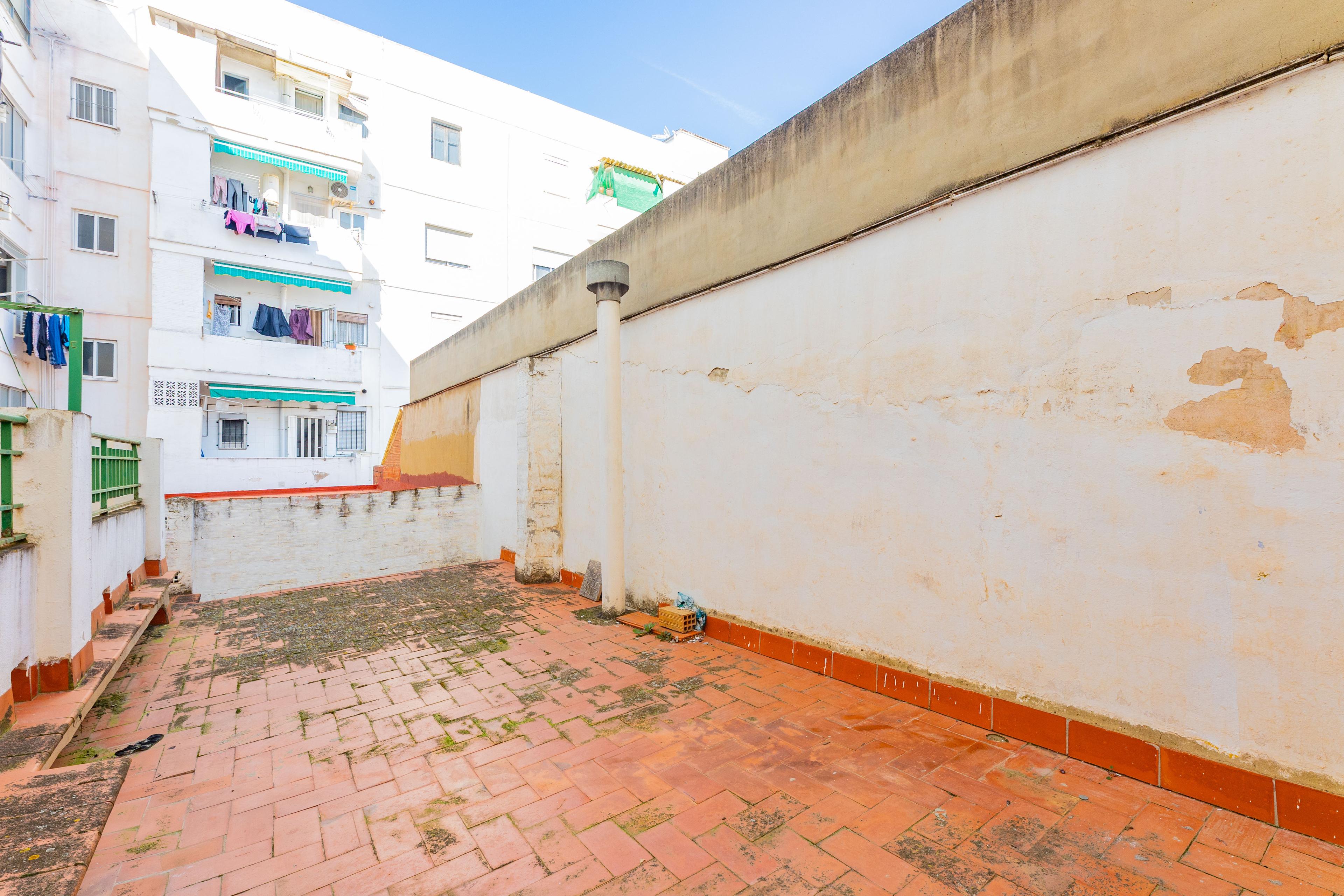 Oportunidad de Inversión: Bajo de 106 m² en la Arteria Comercial de Meliana - 19