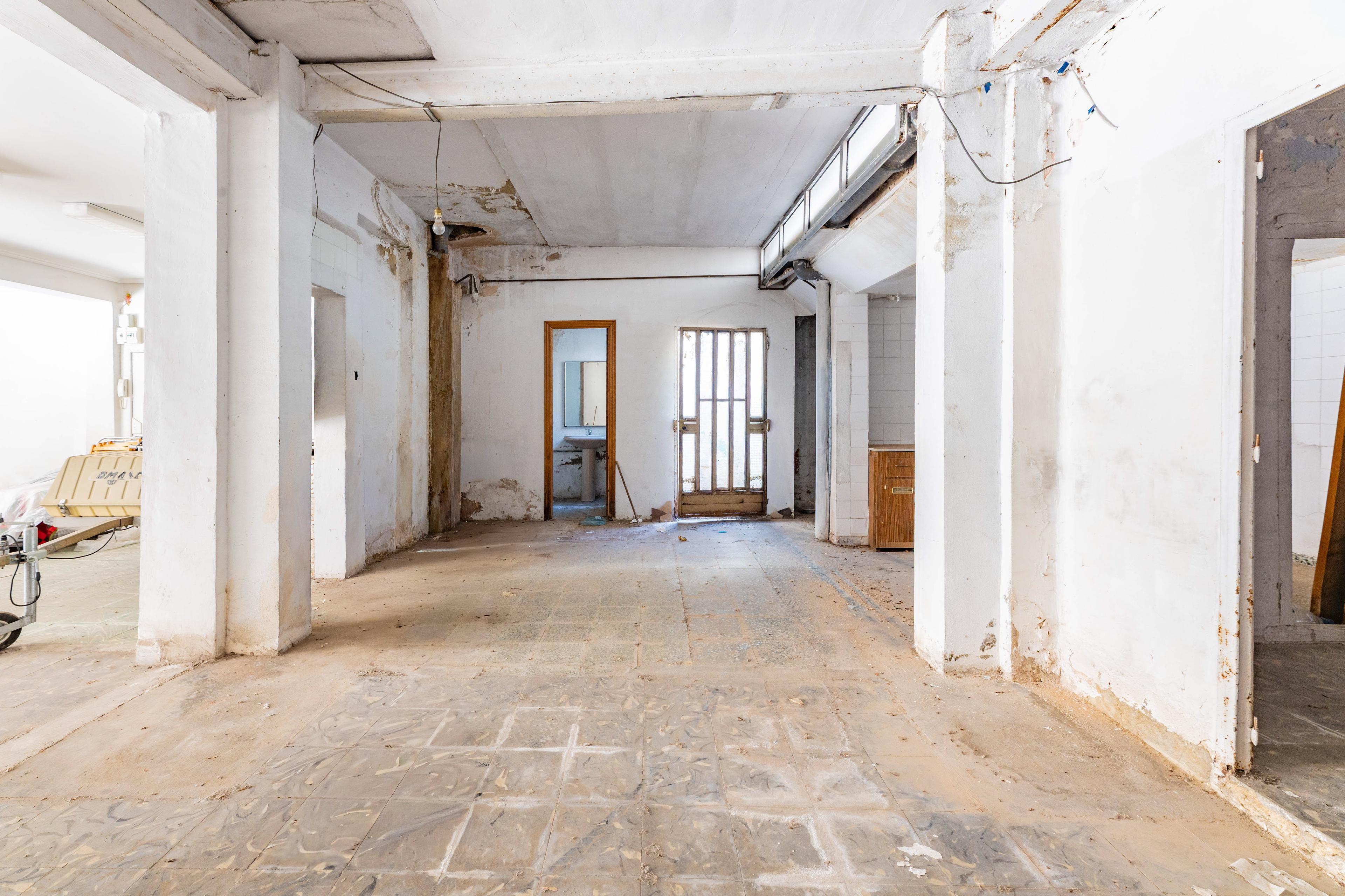 Oportunidad de Inversión: Bajo de 106 m² en la Arteria Comercial de Meliana - 7