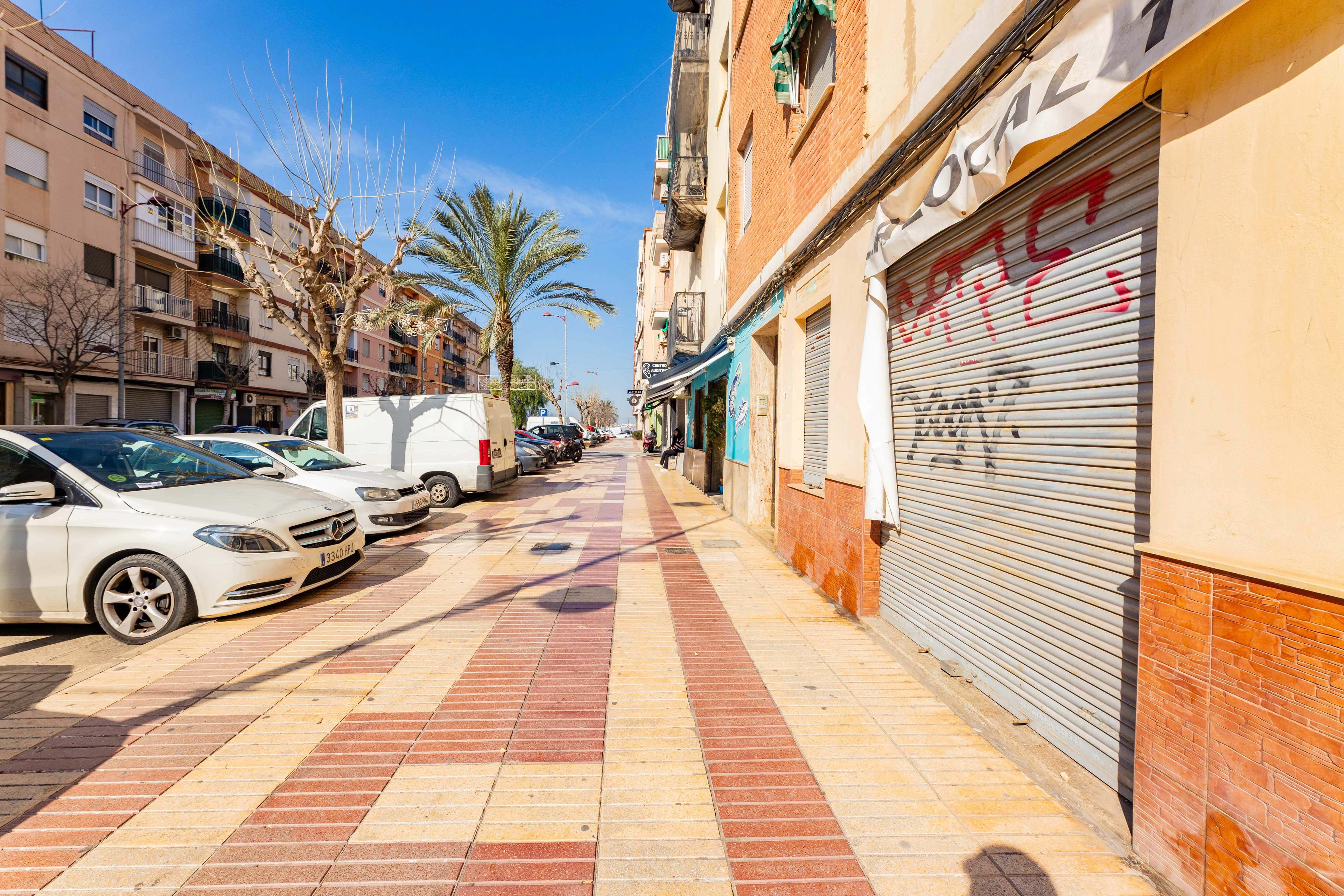 Oportunidad de Inversión: Bajo de 106 m² en la Arteria Comercial de Meliana - 20