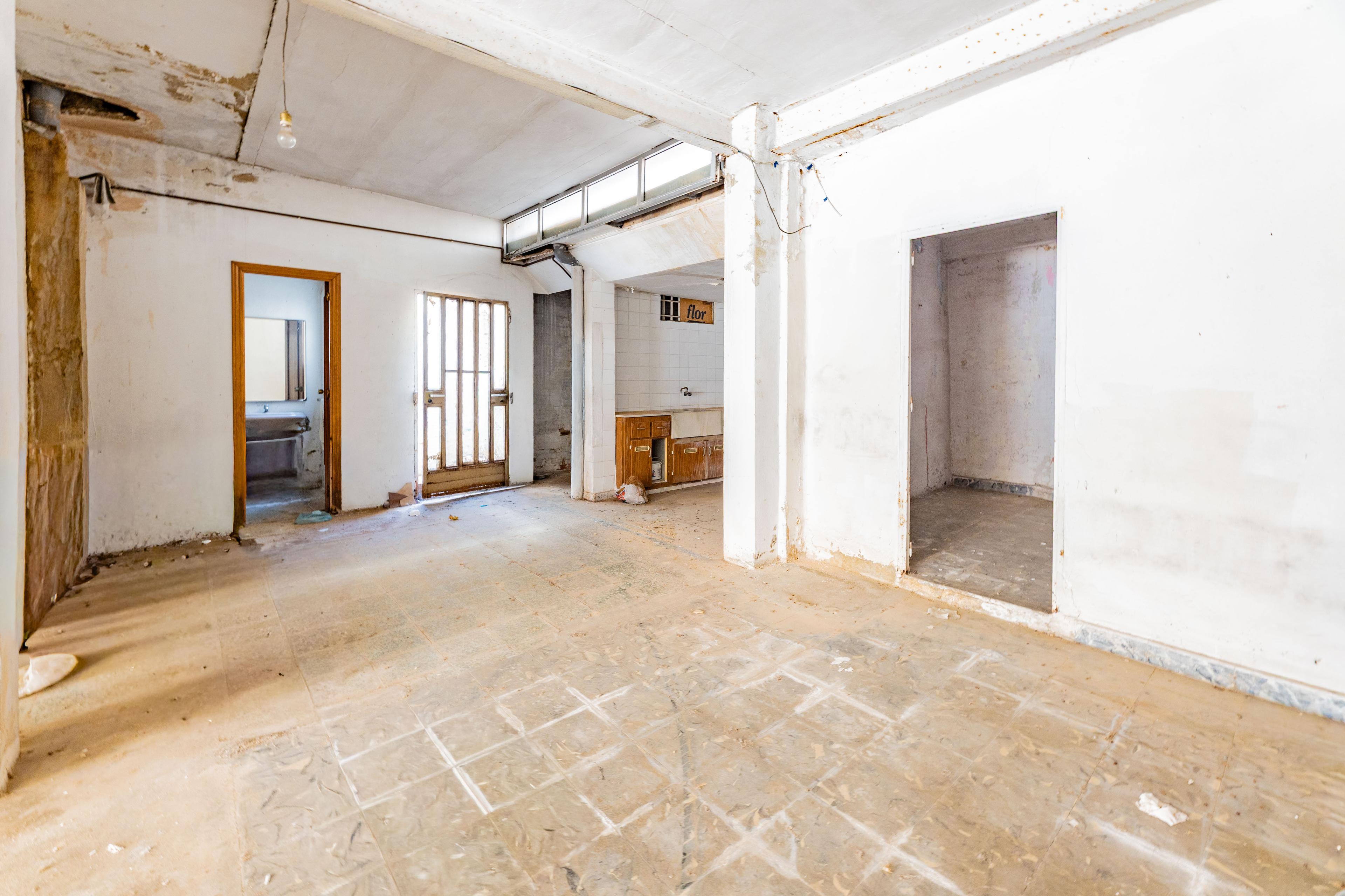 Oportunidad de Inversión: Bajo de 106 m² en la Arteria Comercial de Meliana - 8