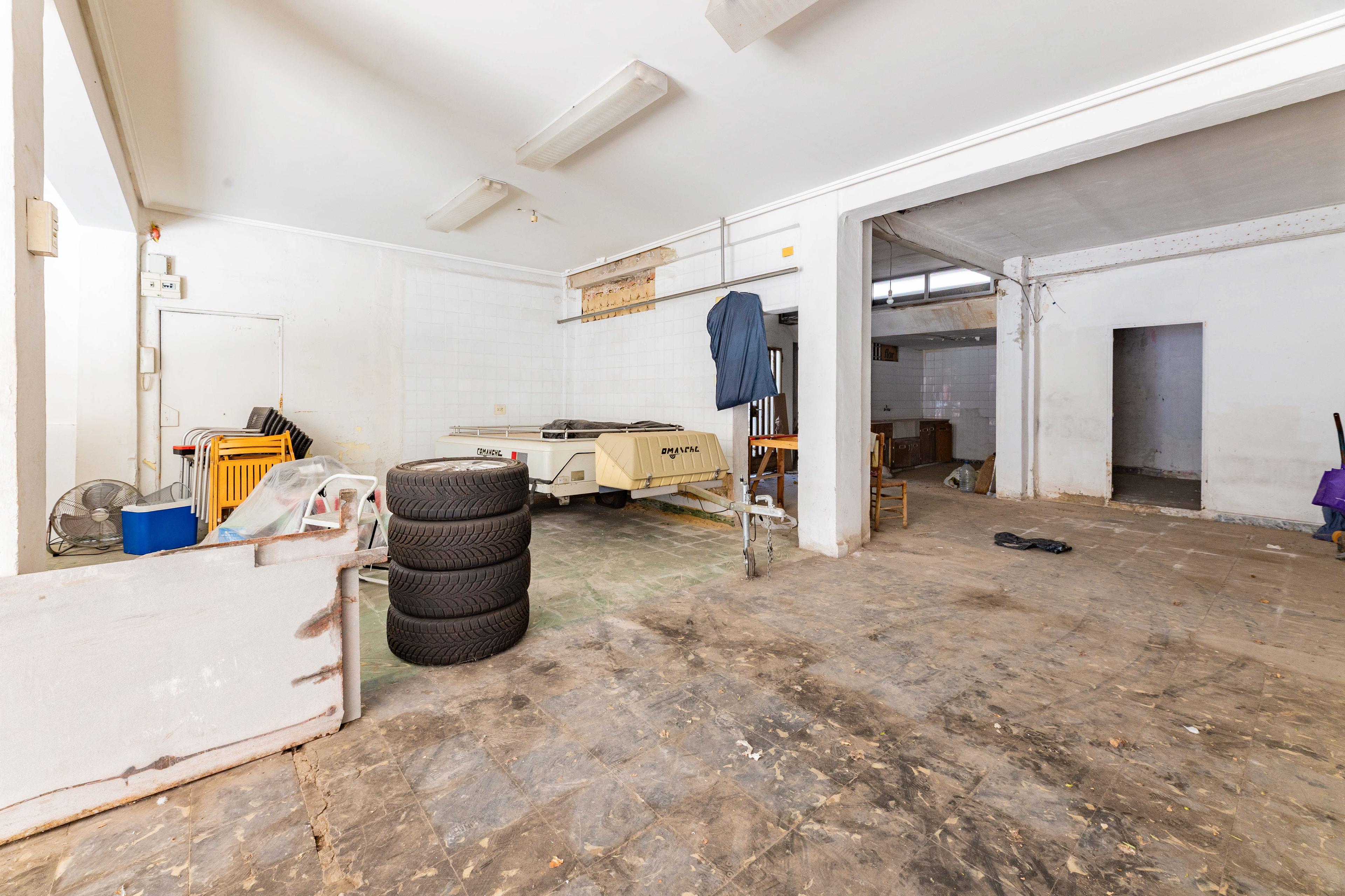 Oportunidad de Inversión: Bajo de 106 m² en la Arteria Comercial de Meliana - 11