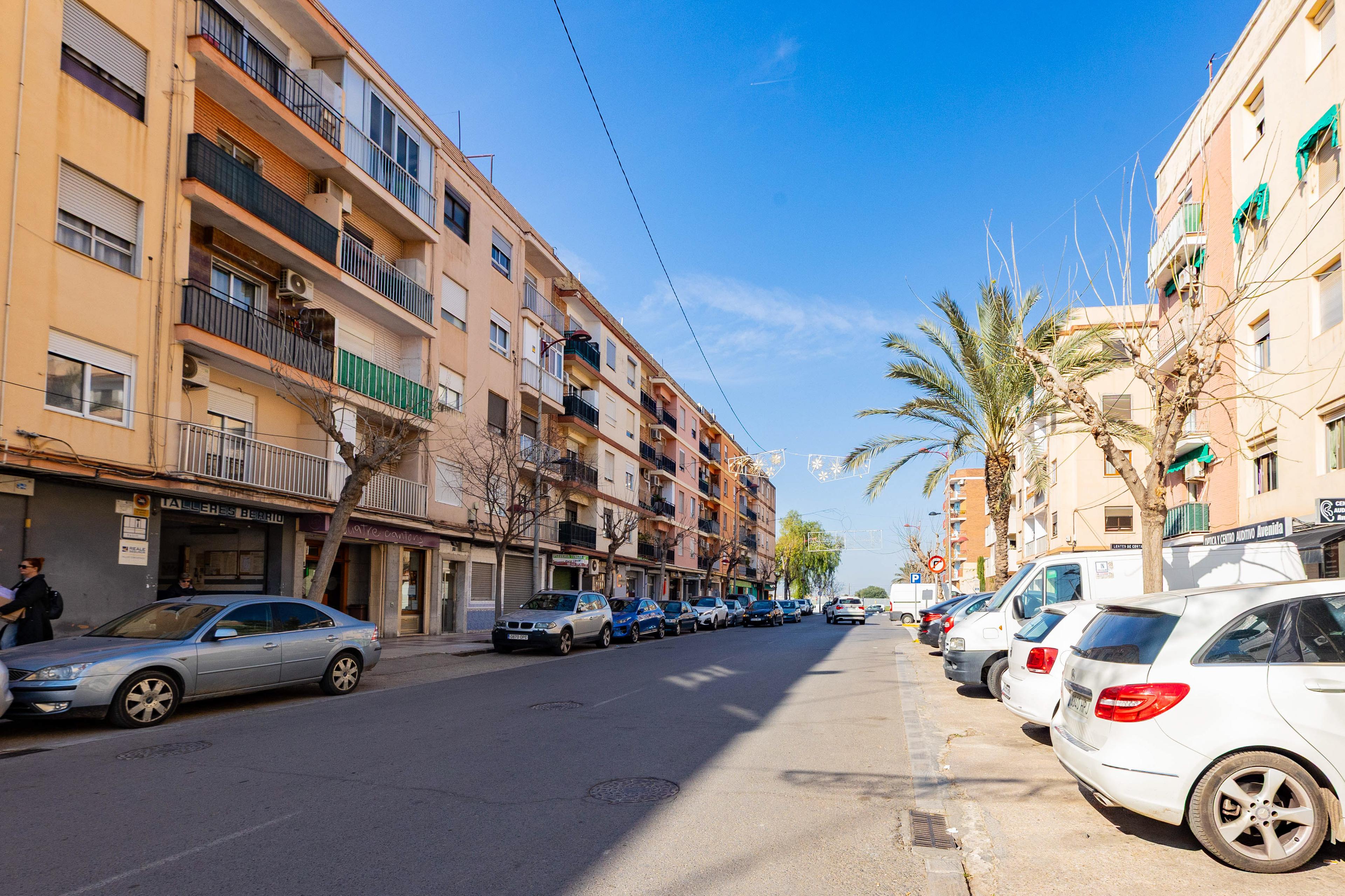 Oportunidad de Inversión: Bajo de 106 m² en la Arteria Comercial de Meliana - 22