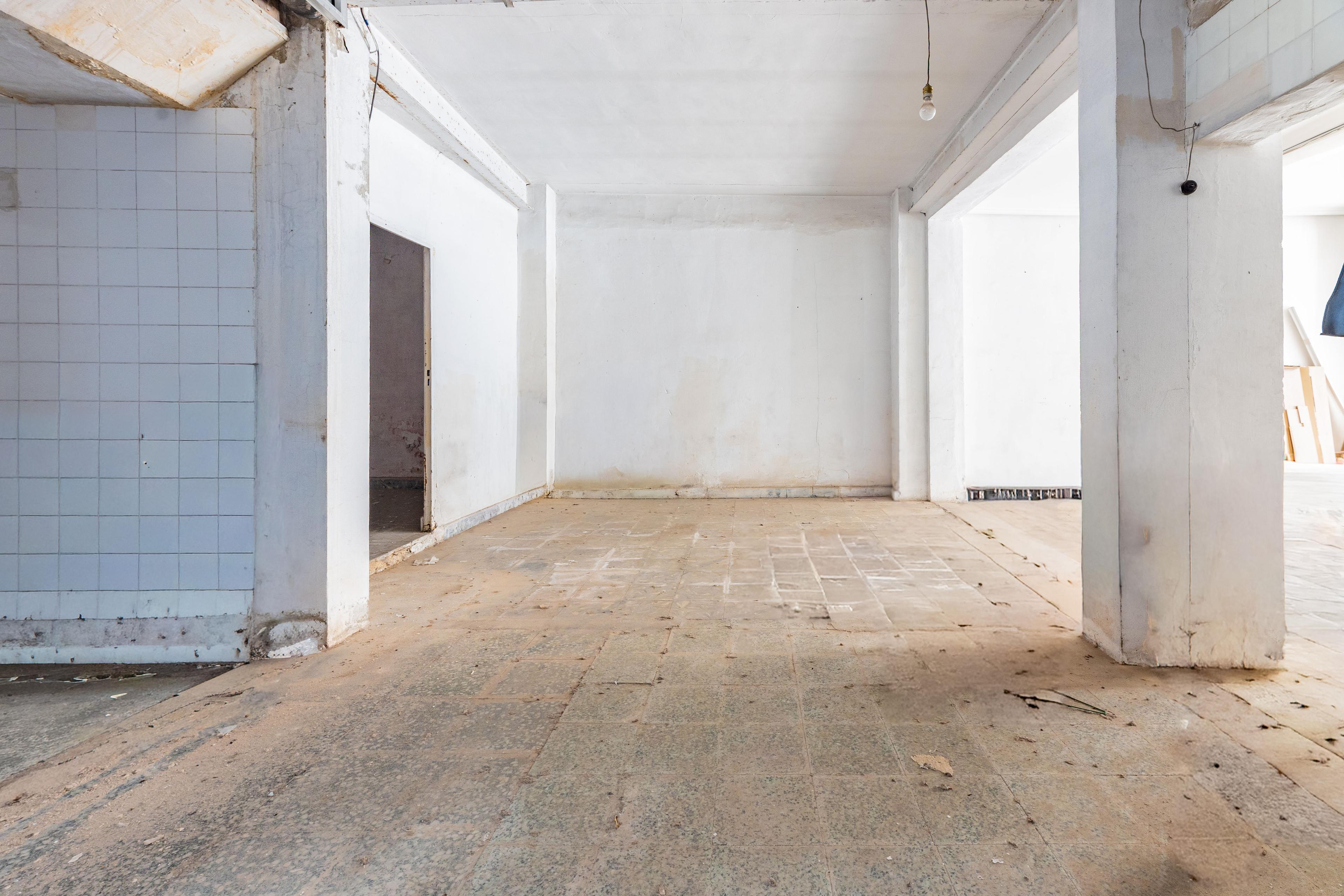 Oportunidad de Inversión: Bajo de 106 m² en la Arteria Comercial de Meliana - 9