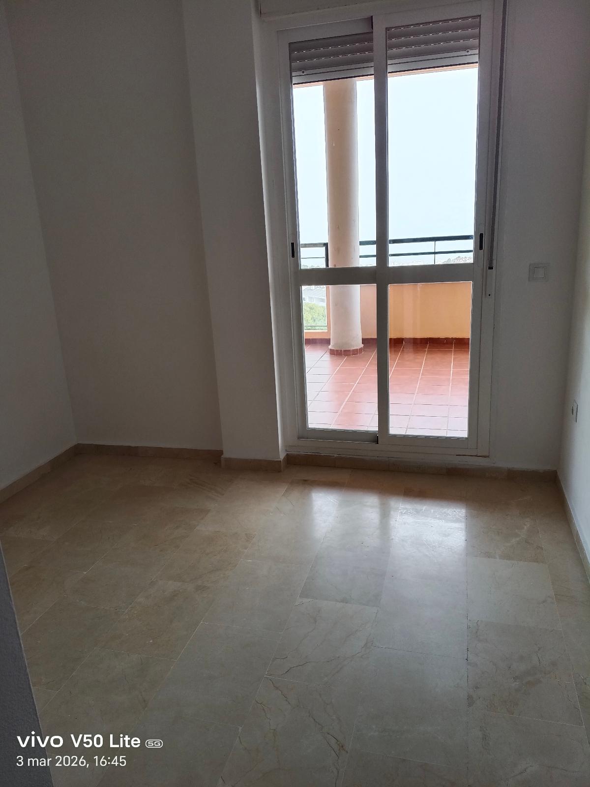 Encantadar Piso Con Gran Terraza Y Vistas Impresionantes Al Mar - 8