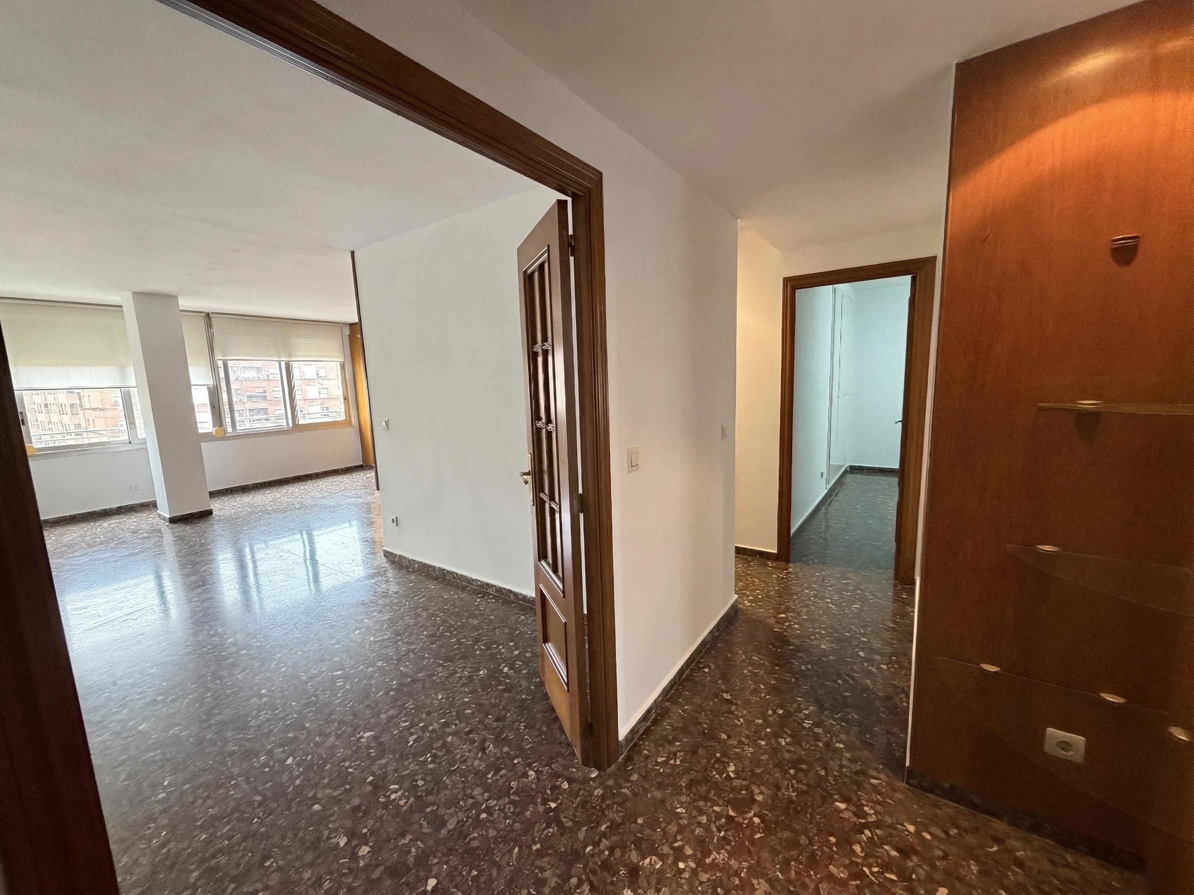 Piso en Alquiler - Carrer d'Emilio Lluch, Valencia - 23