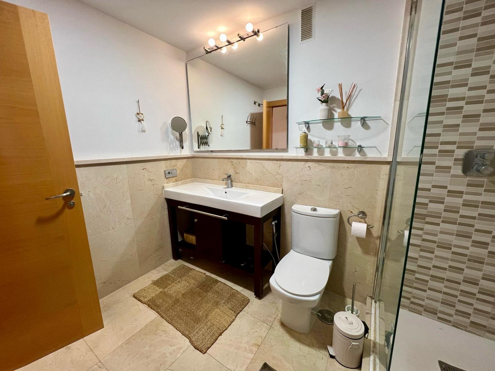 Piso en Alquiler en Urb. Los Flamingos - 33