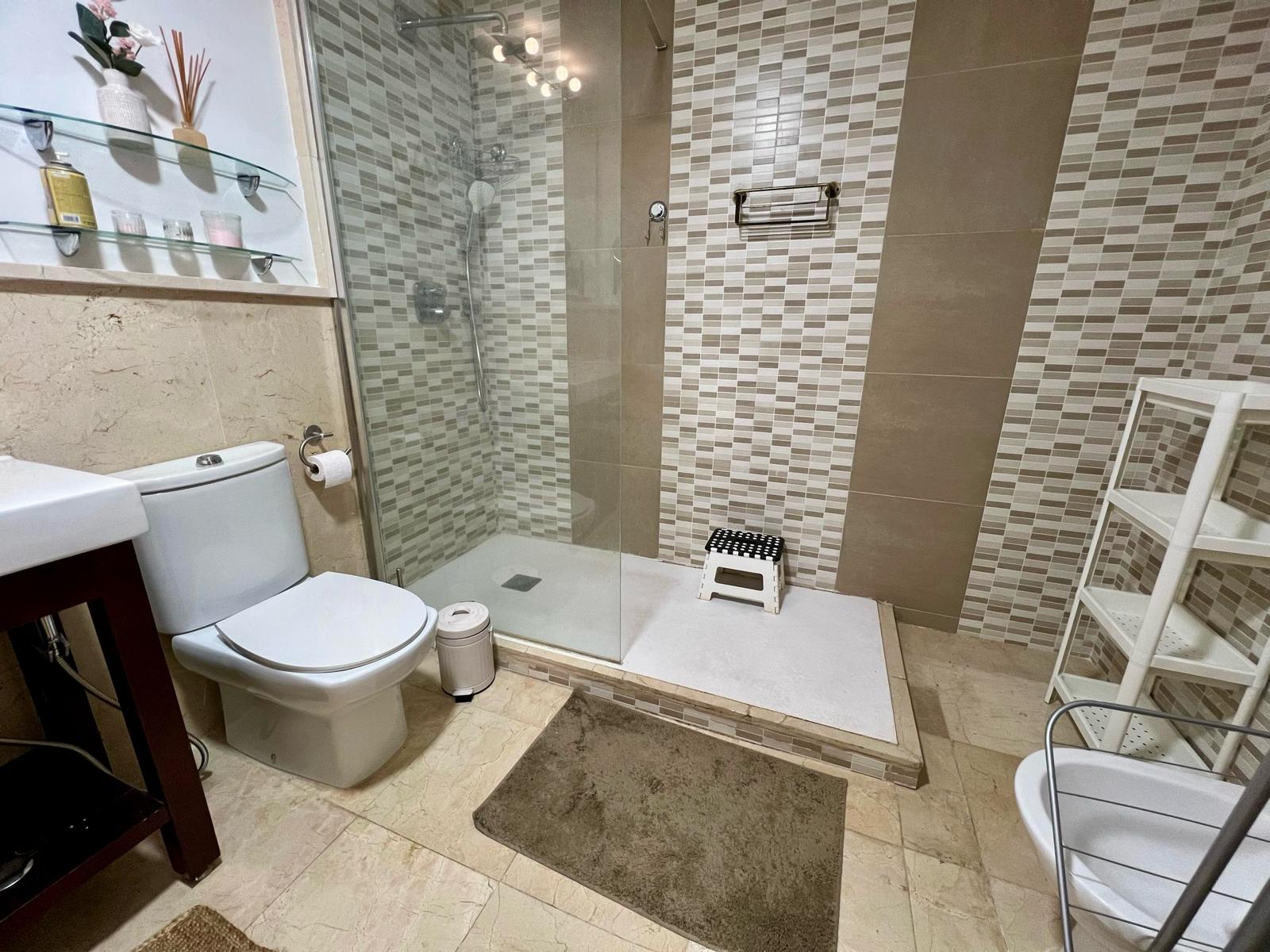 Piso en Alquiler en Urb. Los Flamingos - 34