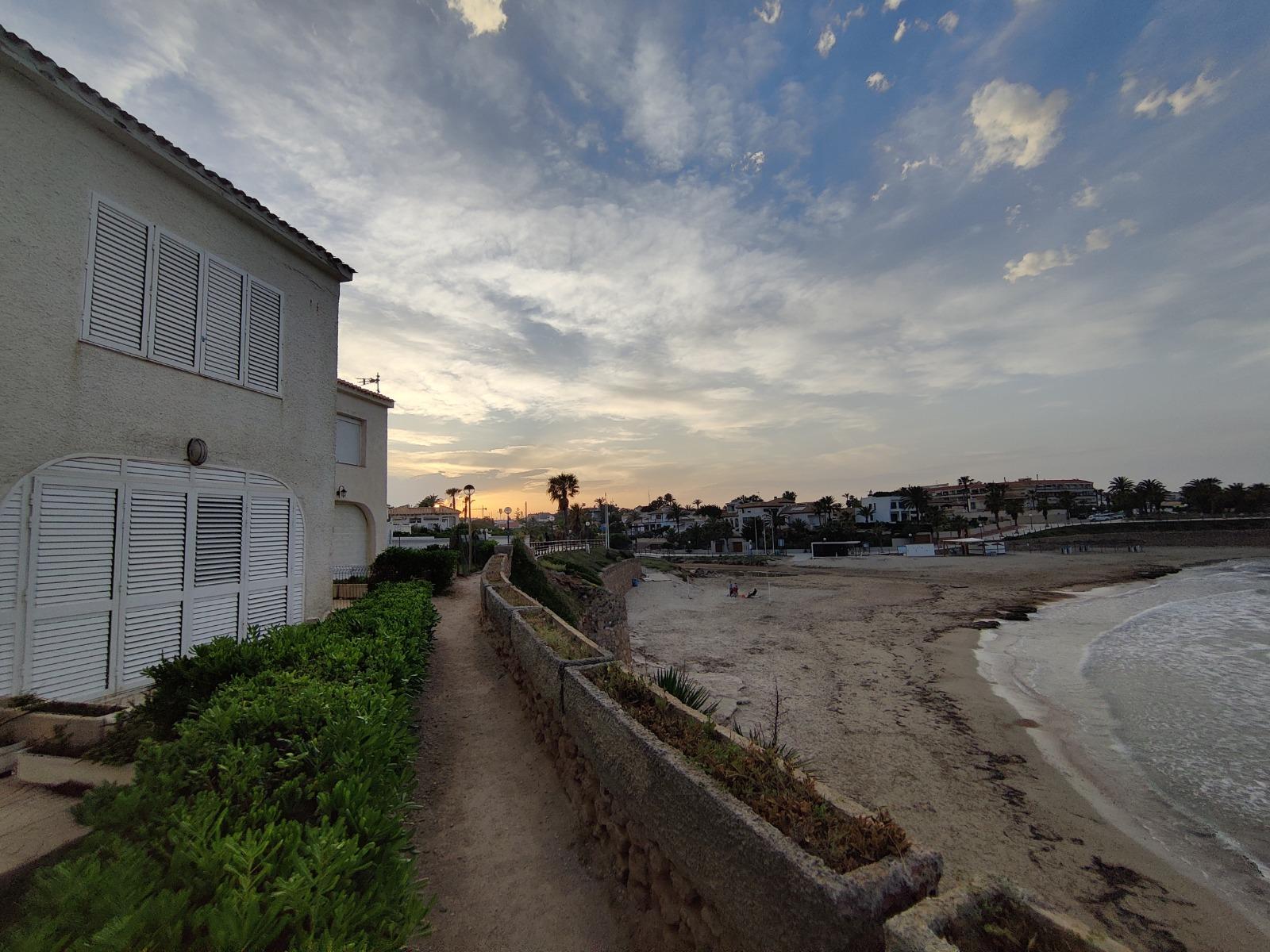 Bungalow en primera línea con espectaculares vistas al mar - 5