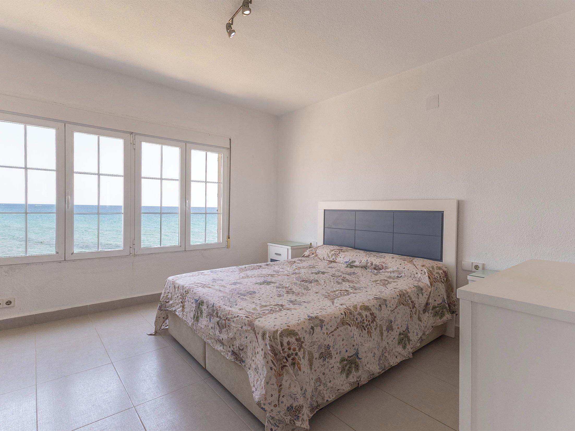 Bungalow en primera línea con espectaculares vistas al mar - 7