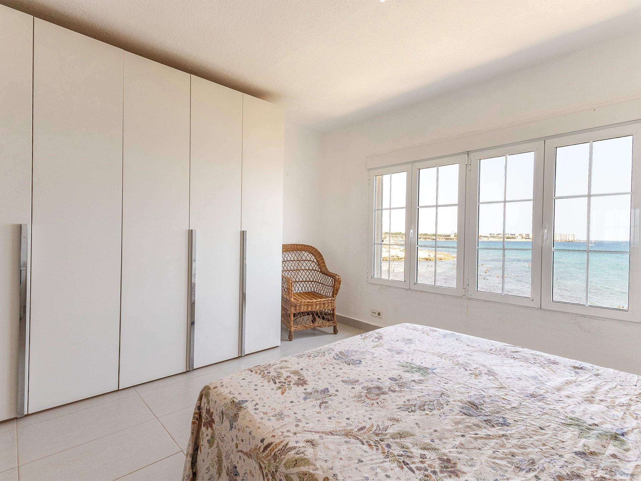 Bungalow en primera línea con espectaculares vistas al mar - 23