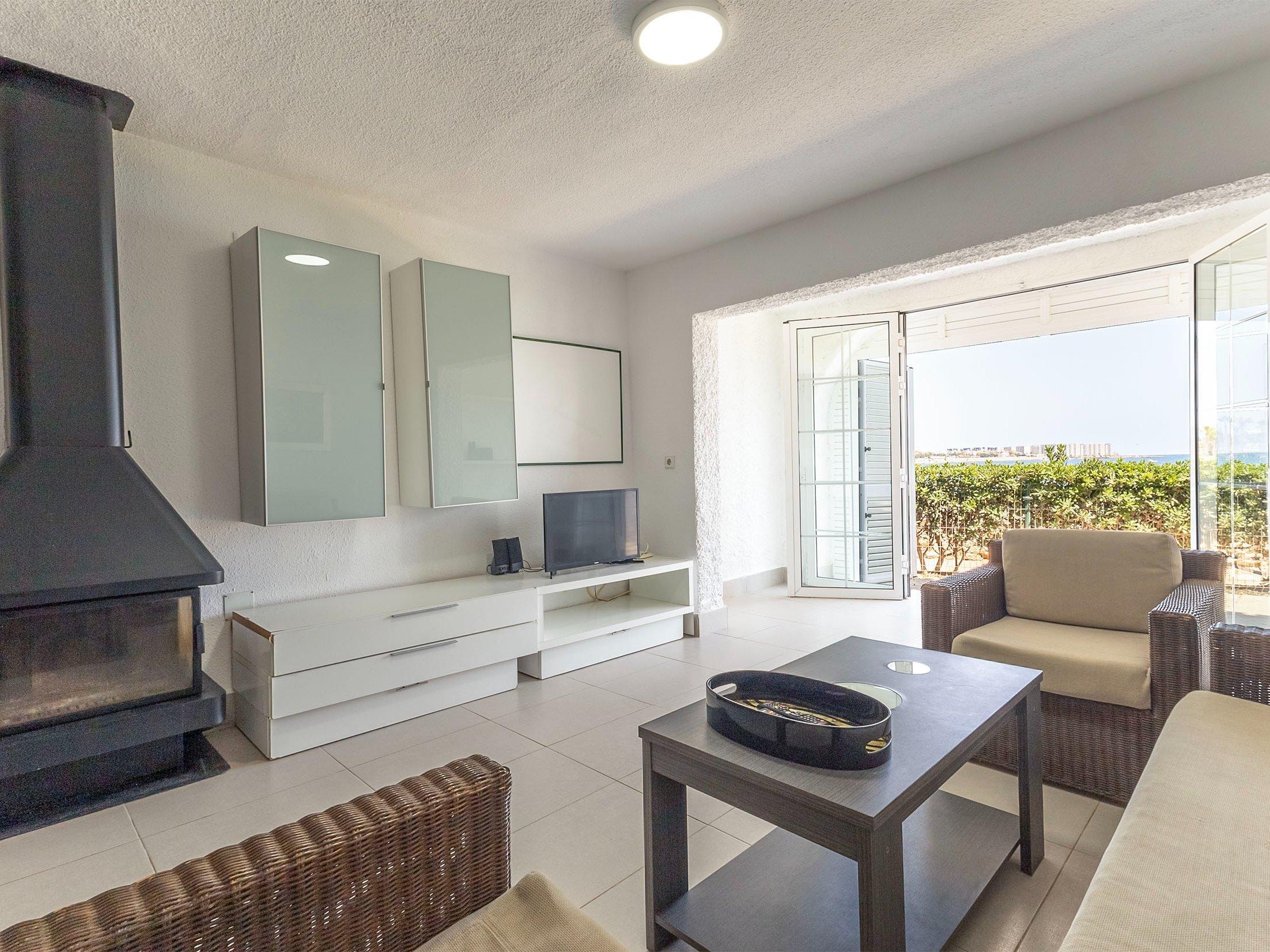 Bungalow en primera línea con espectaculares vistas al mar - 3