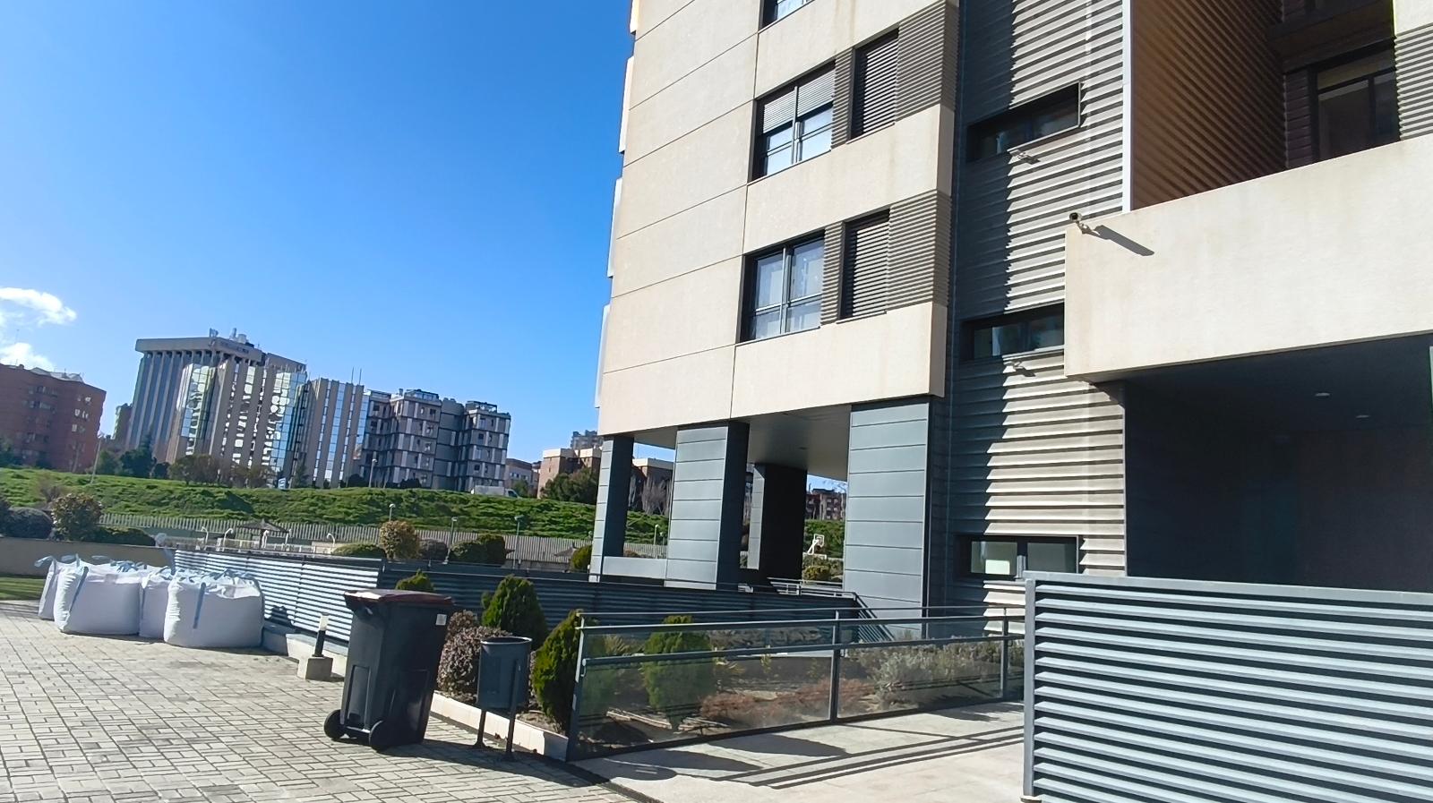 Piso en Venta - C. de Dulce Chacón, Madrid - 23