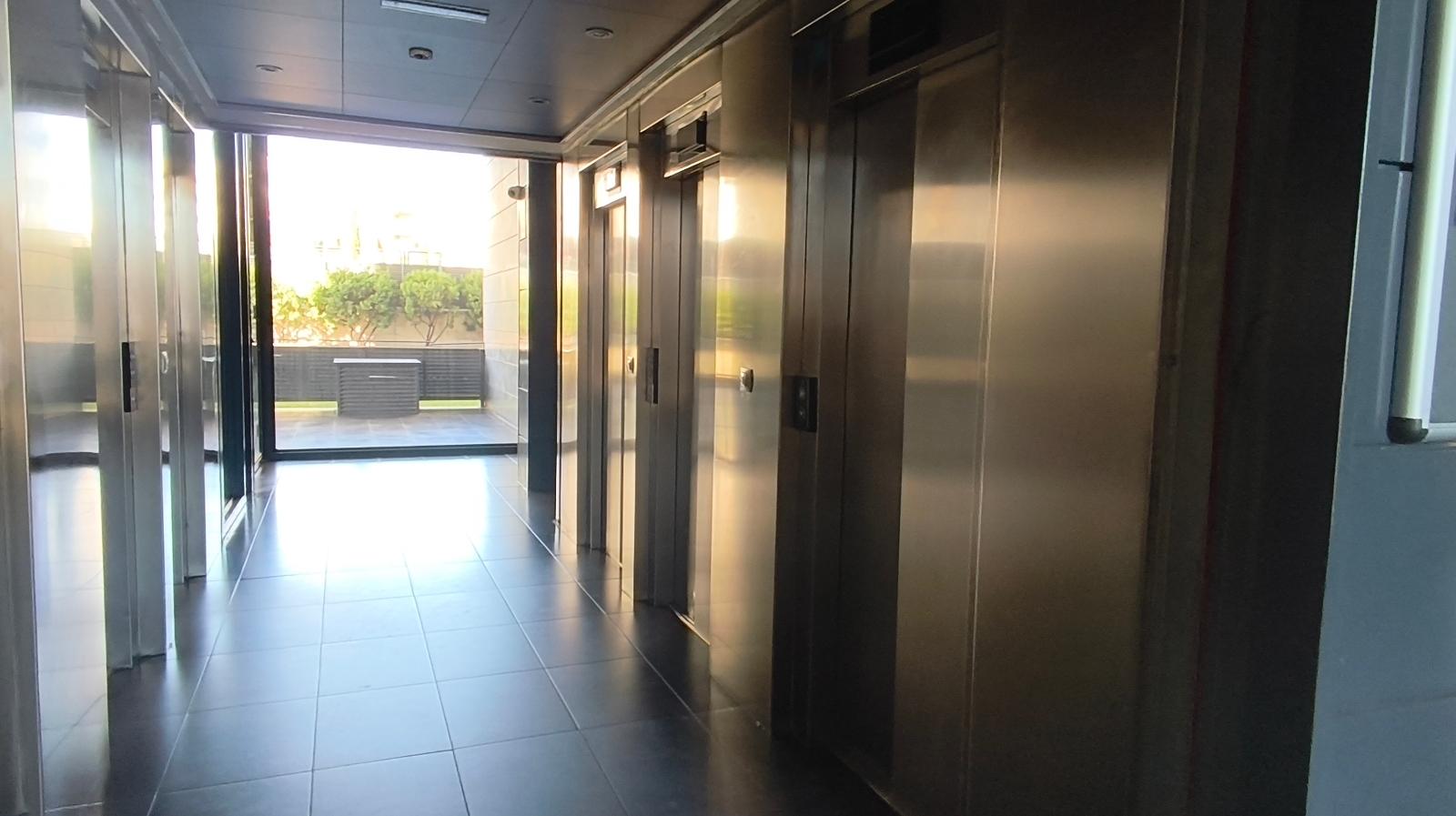 Piso en Venta - C. de Dulce Chacón, Madrid - 18