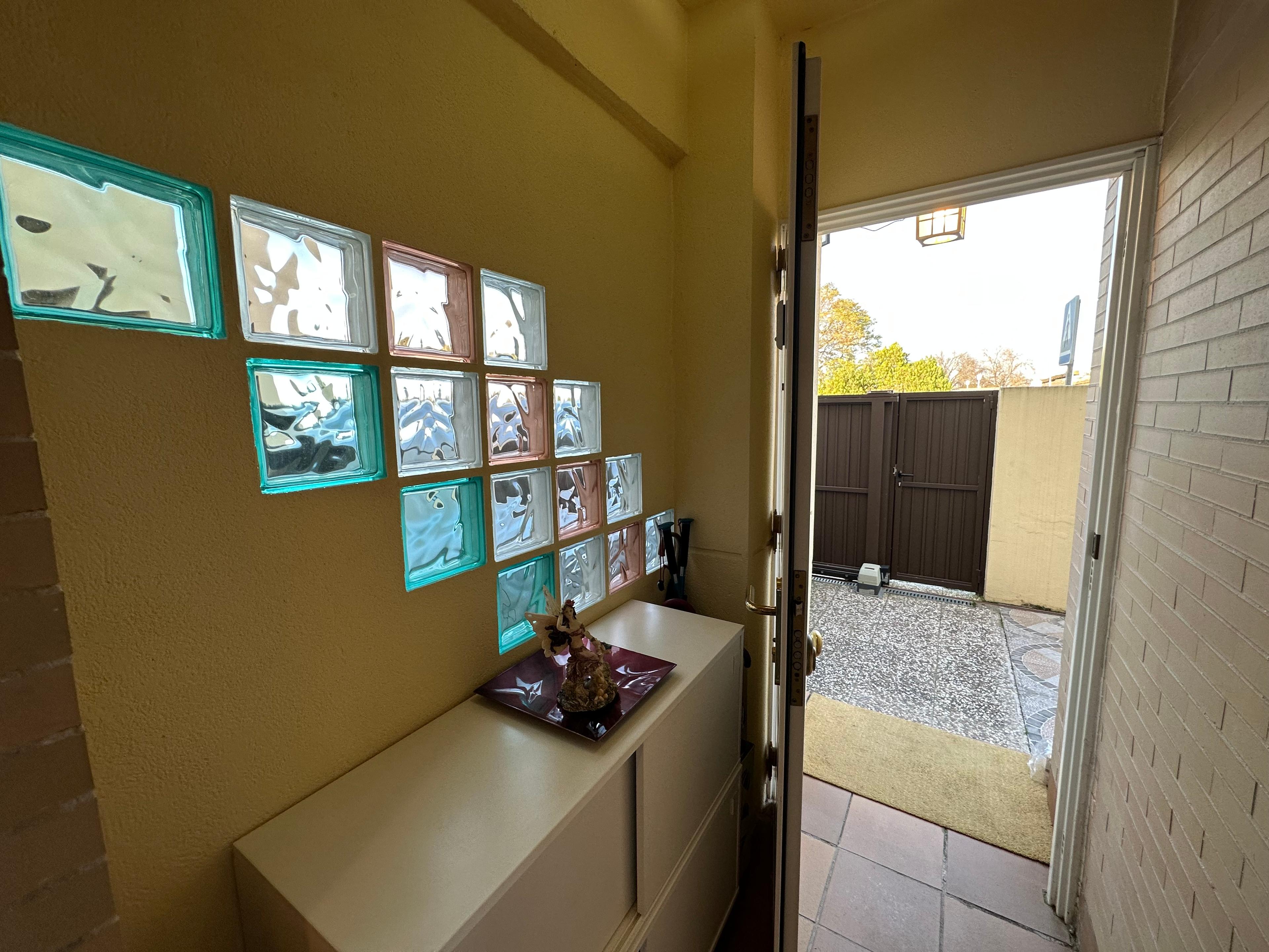 Casa Adosada en Venta en C. Donantes - 36